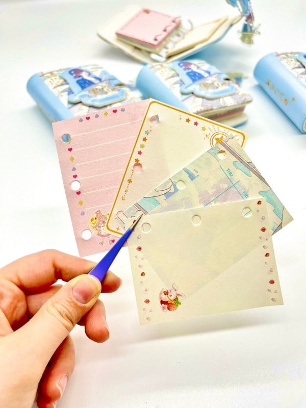Pastel Mavi Anime Kız Temalı Charmlı Mini Planlayıcı Spiralli Defter/80 Yaprak/Mıknatıslı Ajanda