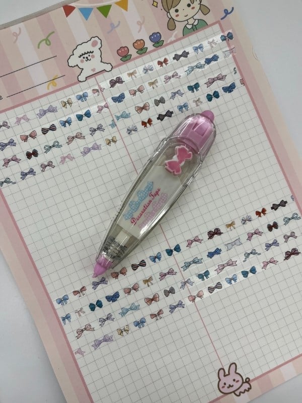 Pembe Kurdele Desenli Süsleme Bandı/Tipeks/Tipex/Şerit Daksil/Düzeltme Bandı/Şerit Düzeltici