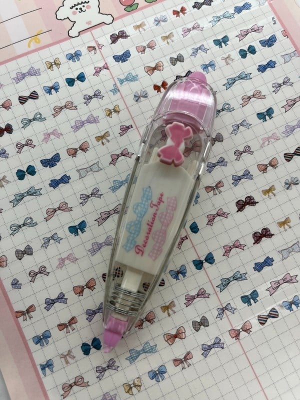 Pembe Kurdele Desenli Süsleme Bandı/Tipeks/Tipex/Şerit Daksil/Düzeltme Bandı/Şerit Düzeltici