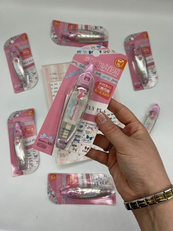 Pembe Kurdele Desenli Süsleme Bandı/Tipeks/Tipex/Şerit Daksil/Düzeltme Bandı/Şerit Düzeltici