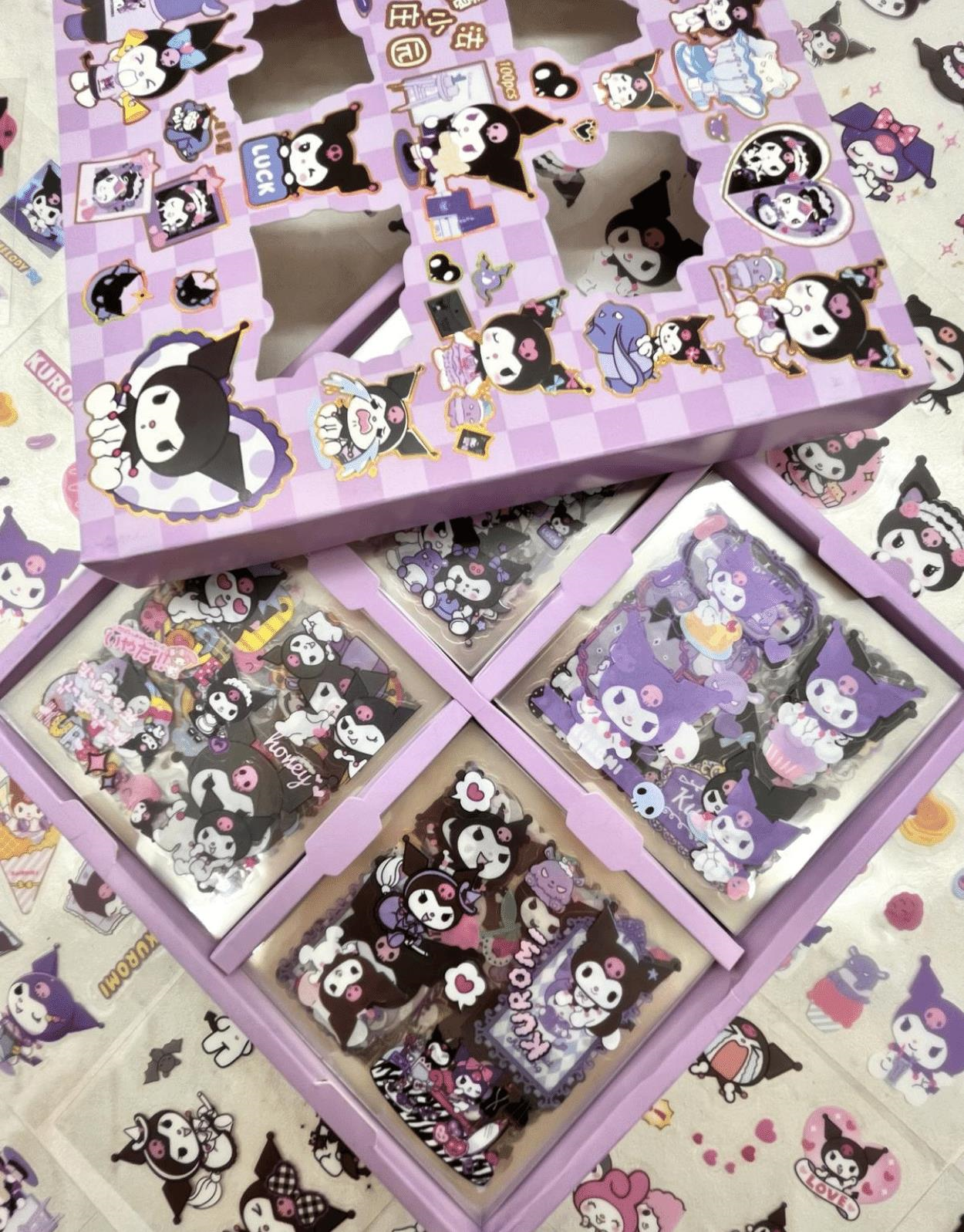 Sanrio Kuromi Karakterli 4 Bölümlü 100 Yaprak 500 Adet Mor Kutu Şeffaf Pet Sticker Seti / Etiket / Çıkartma/ Bullet Journal