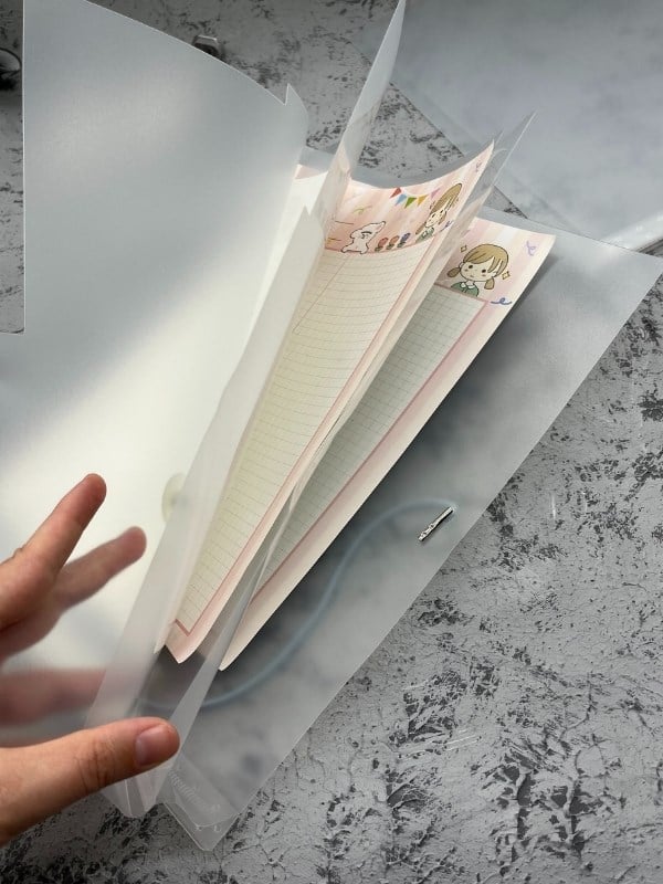 Şeffaf 3 Bölmeli L Tipi A4 Dosya – Su Geçirmez/Lastikli Ve Tokalı