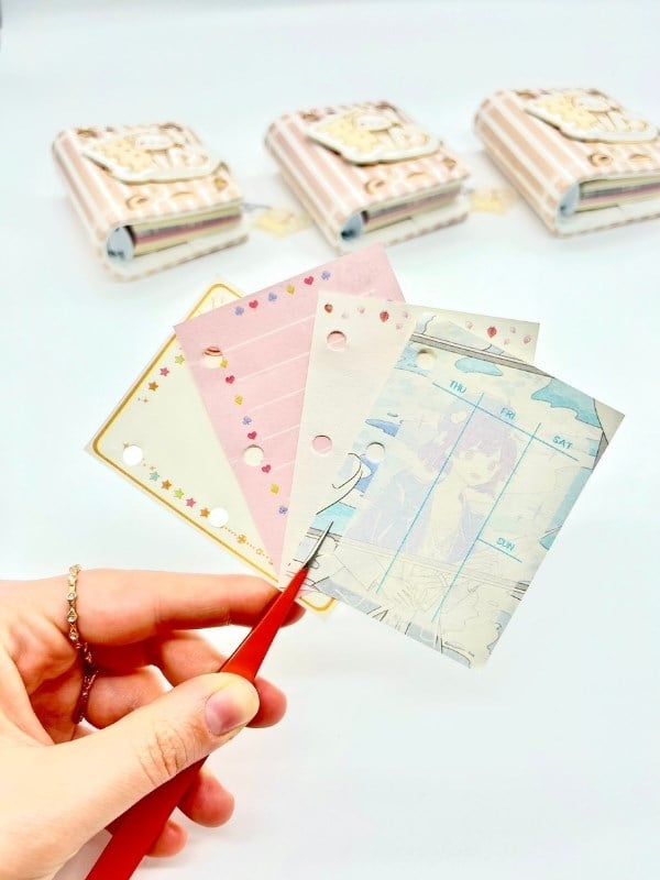 Sevimli Ayıcık ve Tatlı Temalı Charmlı Mini Planlayıcı Spiralli Defter/80 Yaprak/Mıknatıs Ajanda