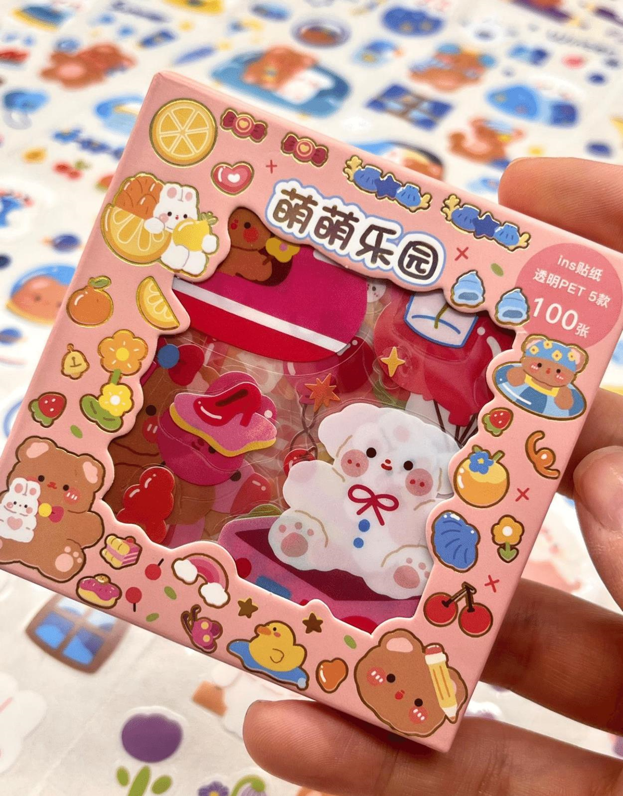 Sevimli Ayıcık ve Tavşancık Keşifte 100 Yaprak 500 Adet Pembe Mini Kutu Şeffaf Pet Sticker Seti / Etiket/ Çıkartma/ Su Geçirmez
