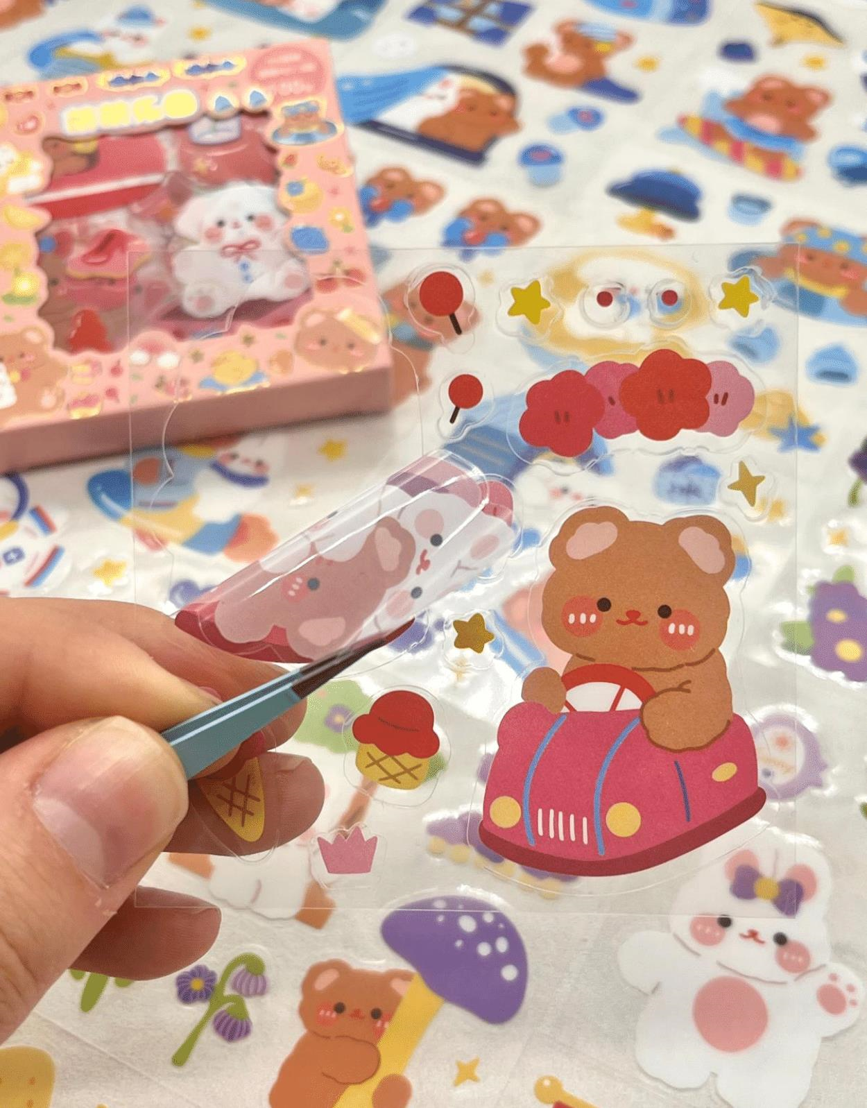 Sevimli Ayıcık ve Tavşancık Keşifte 100 Yaprak 500 Adet Pembe Mini Kutu Şeffaf Pet Sticker Seti / Etiket/ Çıkartma/ Su Geçirmez