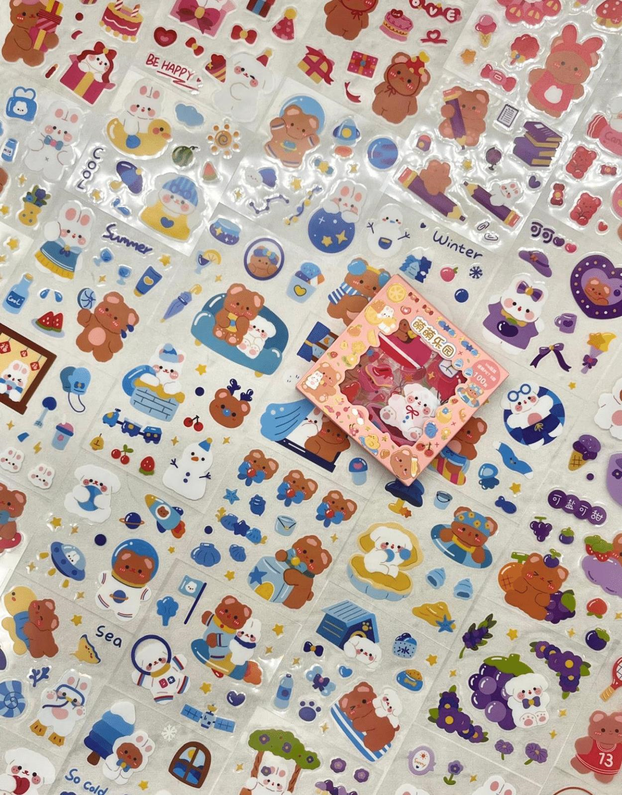 Sevimli Ayıcık ve Tavşancık Keşifte 100 Yaprak 500 Adet Pembe Mini Kutu Şeffaf Pet Sticker Seti / Etiket/ Çıkartma/ Su Geçirmez