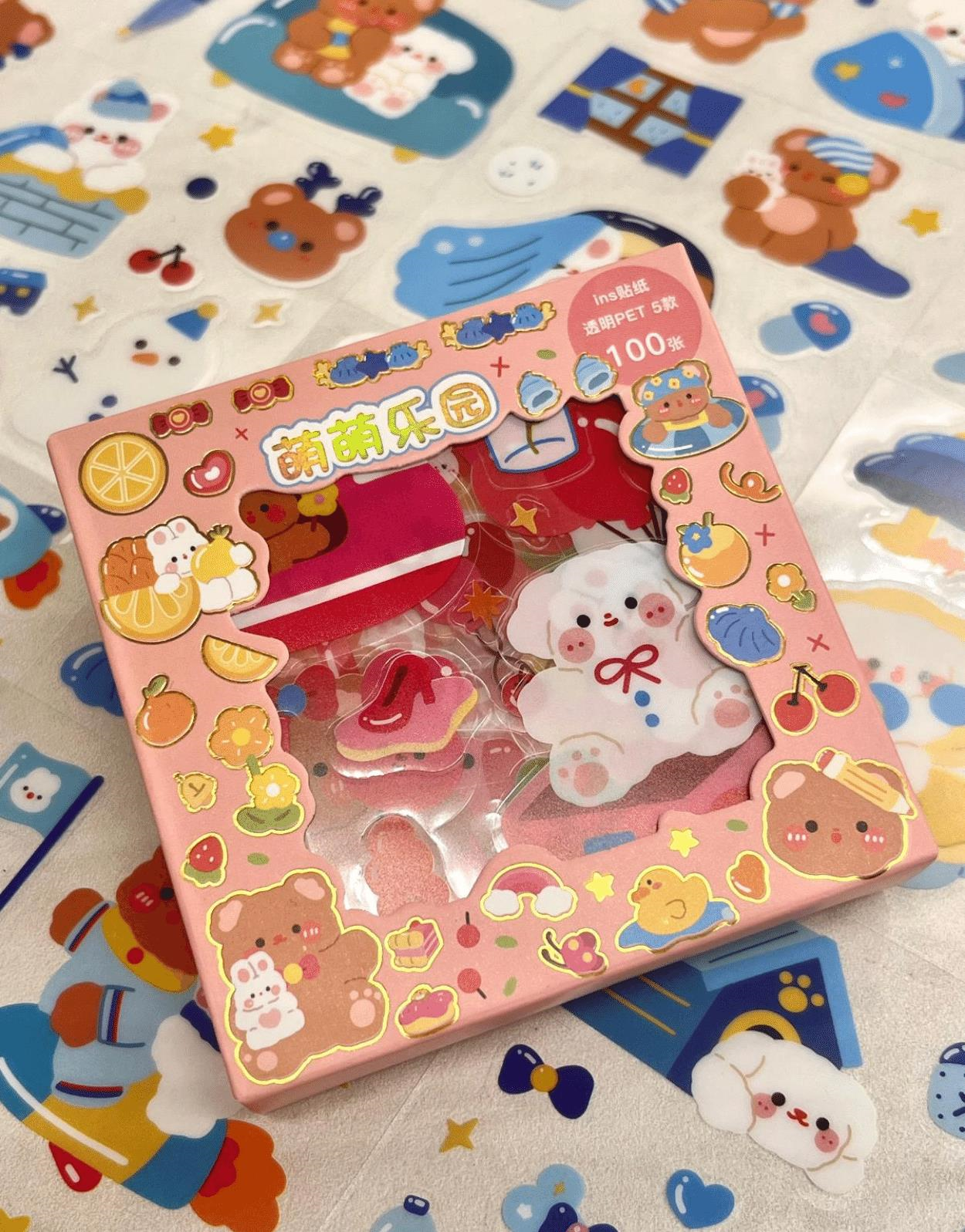 Sevimli Ayıcık ve Tavşancık Keşifte 100 Yaprak 500 Adet Pembe Mini Kutu Şeffaf Pet Sticker Seti / Etiket/ Çıkartma/ Su Geçirmez