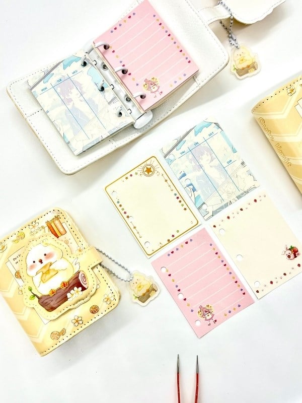 Sevimli Civciv ve Portakal Temalı Charmlı Mini Planlayıcı Spiralli Defter/80 Yaprak/Mıknatıs Ajanda