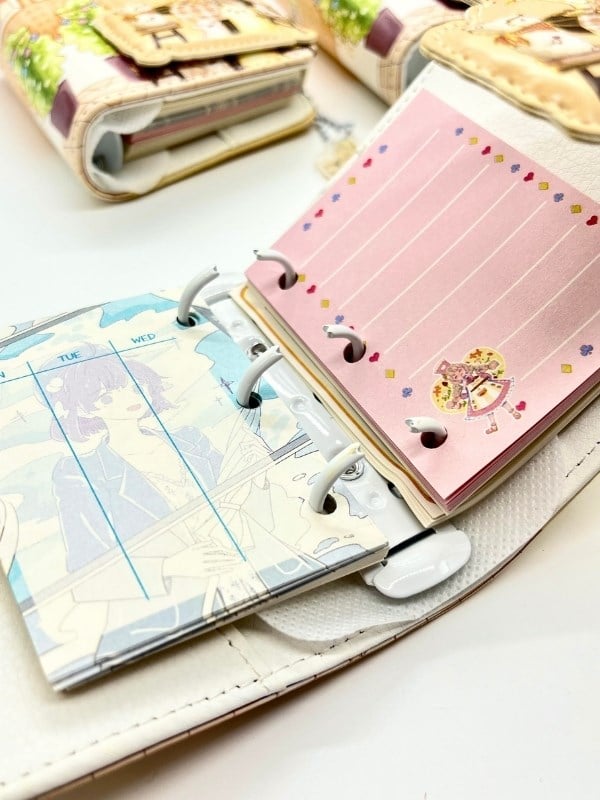 Sevimli Hayvanlar ve Kafe Temalı Charmlı Mini Planlayıcı Spiralli Defter/80 Yaprak/Mıknatıslı Ajanda