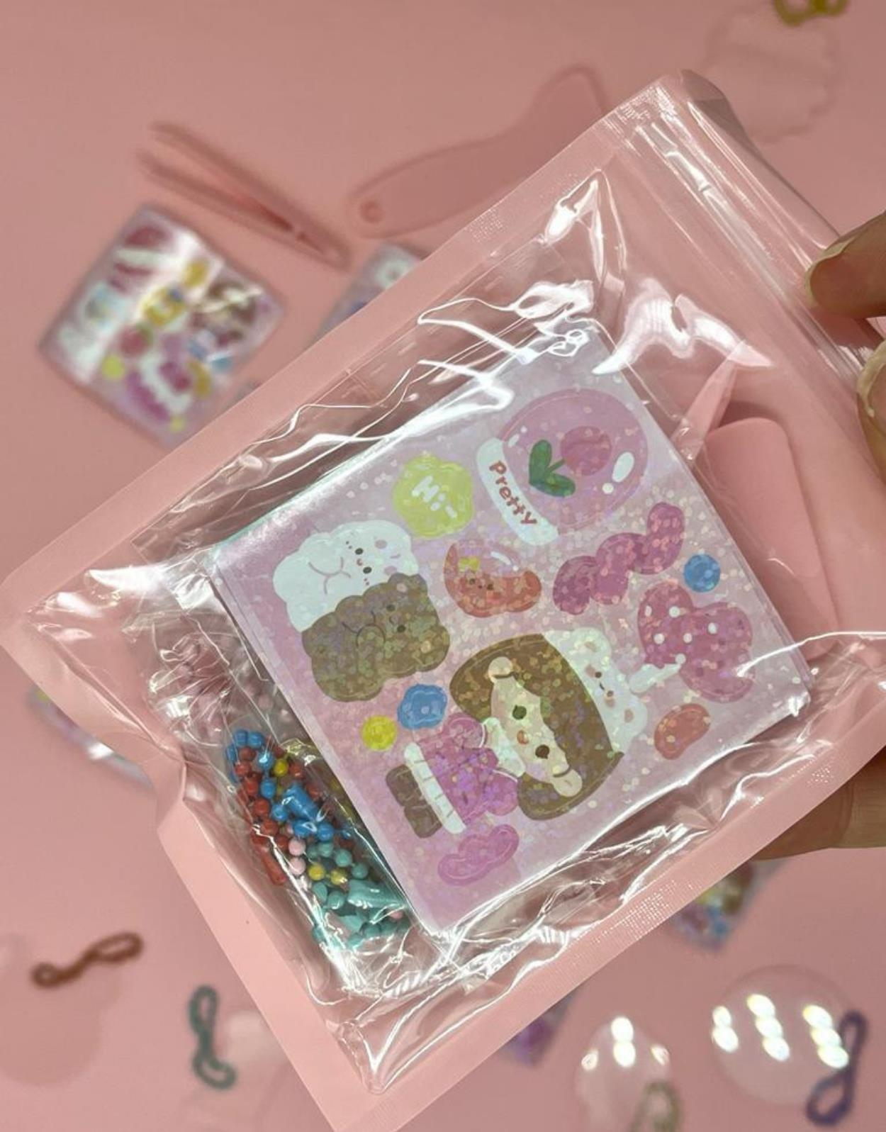 Sevimli Kız İle Kendi Anahtarlığını Tasarla 23 Parça Pembe Sticker Seti/ Anahtarlık / Bullet Journal