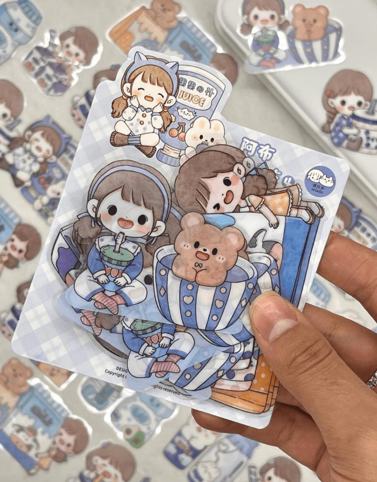 Sevimli Kız ve Sevimli Dostları Büyük Boy 24 Adet Şeffaf Mavi Paket Pet Sticker  / Çıkartma