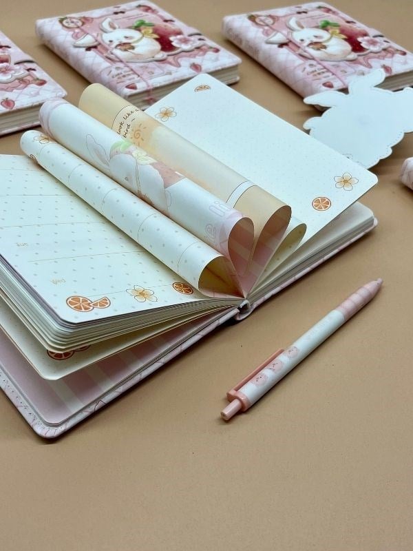 Sevimli Tavşan Özel Tasarım Renkli Resimli Defter/Notebook/Günlük/Bullet Journal