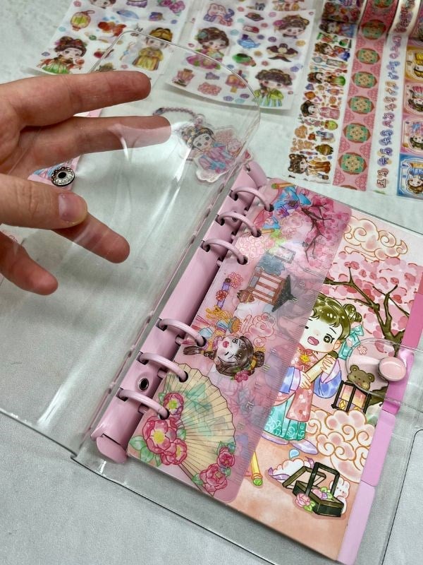 Shining Serisi Uzak Doğu Temalı Pembe Kutu Dopdolu Binder Defter Hediye Seti/Kutu Set/Notebook