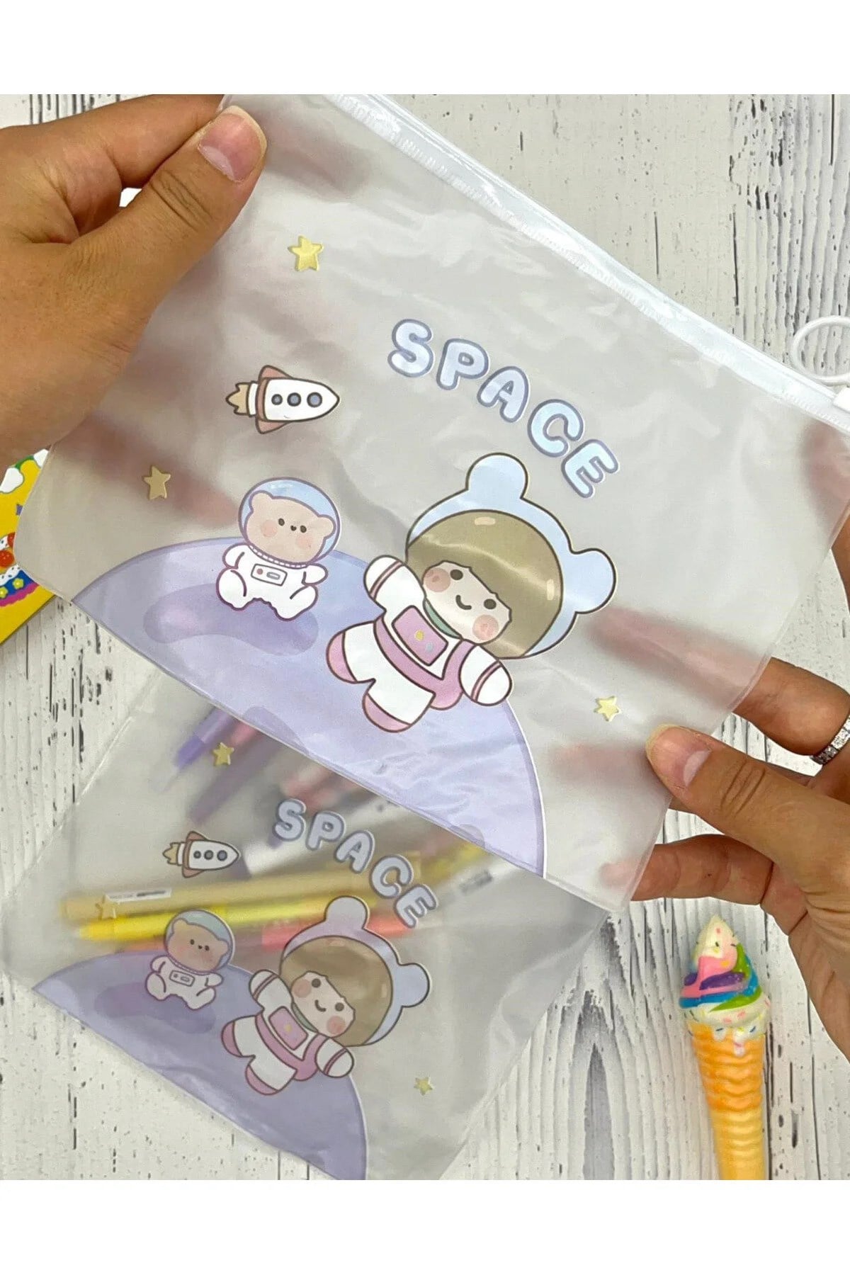 Space Astronot Kız ile Ayıcık Şeffaf ve Fermuarlı Kilitli Çanta / Toparlayıcı / Kalem Kutu