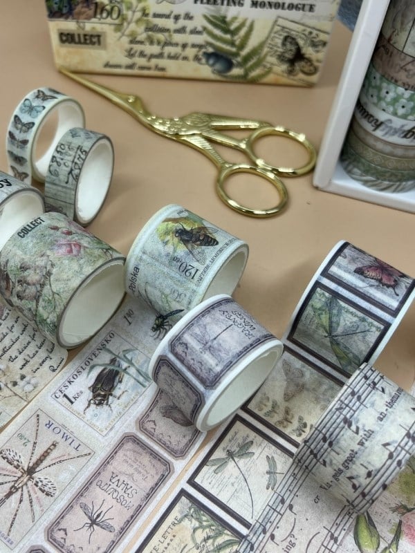 Vintage Çiçek Ve Kelebek Temalı 20’li Washi Bant  The Traces In The Jungle Fleeting Monologue Serisi (20*2m) Masking Tape / Desenli Bant 