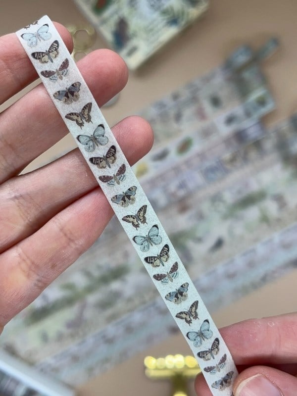 Vintage Çiçek Ve Kelebek Temalı 20’li Washi Bant  The Traces In The Jungle Fleeting Monologue Serisi (20*2m) Masking Tape / Desenli Bant 