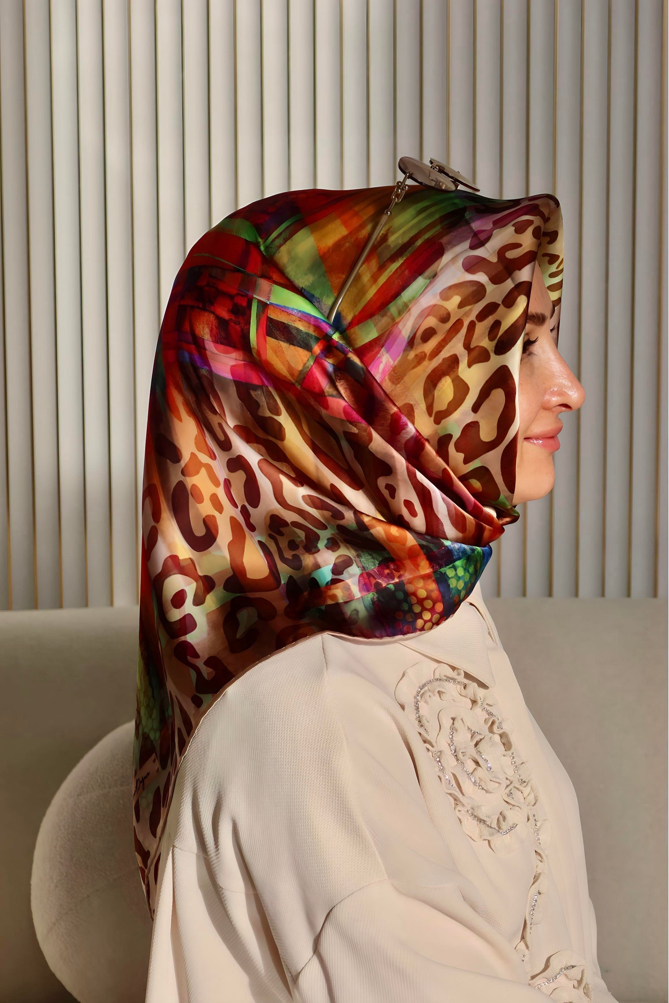 2030 Sura İpek Eşarp 01