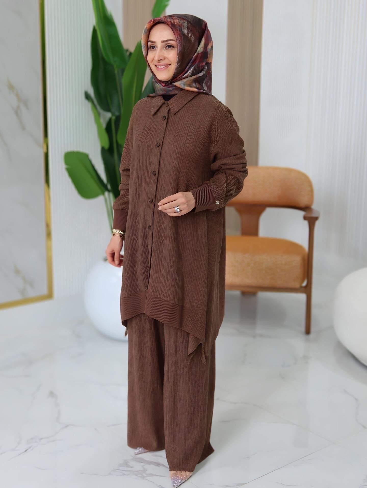 ARMİNE TREND Kolları Ribanalı Gömlek Yakalı Pantolonlu Takım-Kahverengi 24KT652