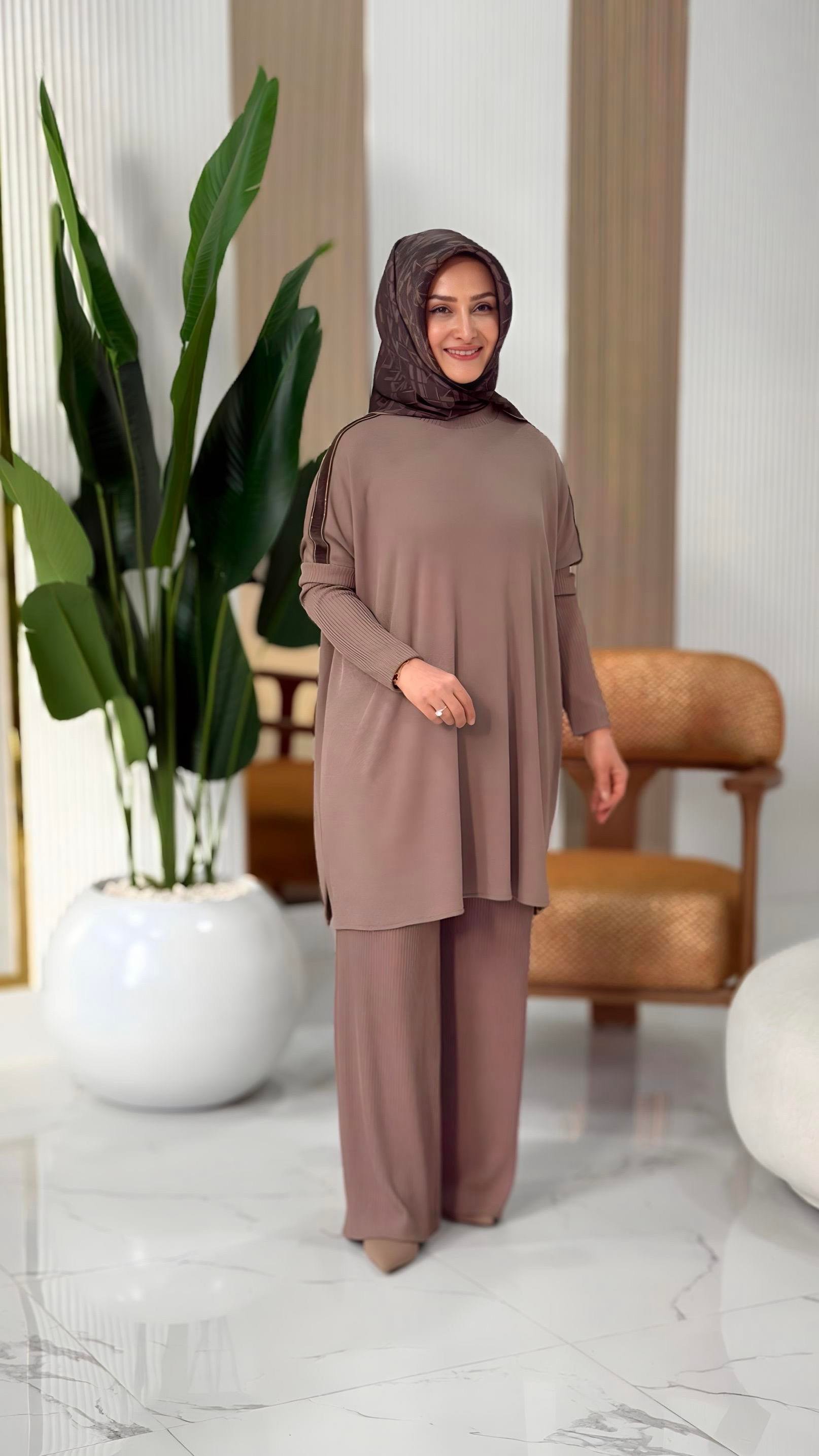 ARMİNE TREND OMUZ KADİFE KUMAŞ DETAYLI TAKIM VİZON- 25KT622