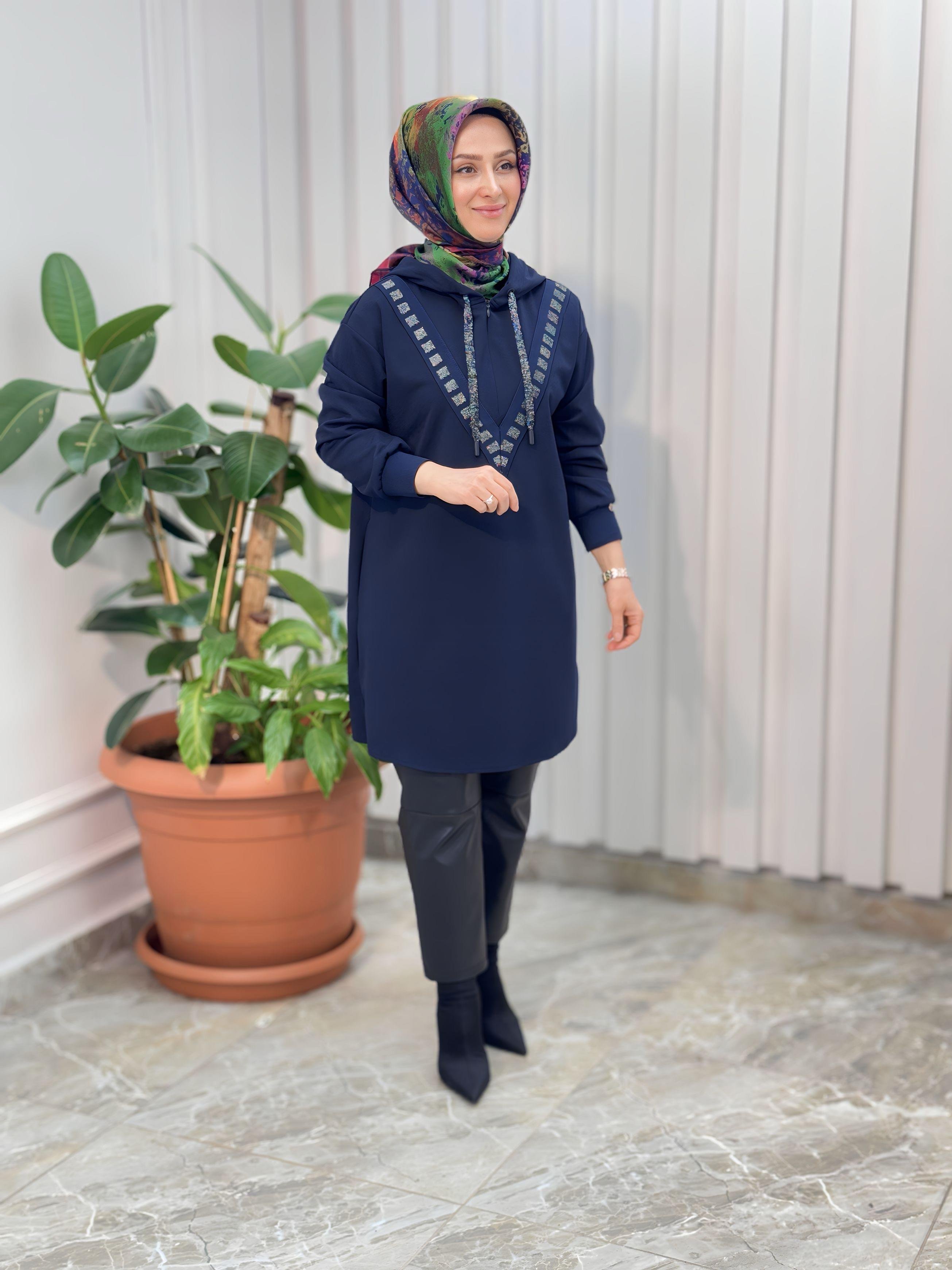 ARMİNE TREND V DETAY KAPÜŞONLU TUNİK -24KT433