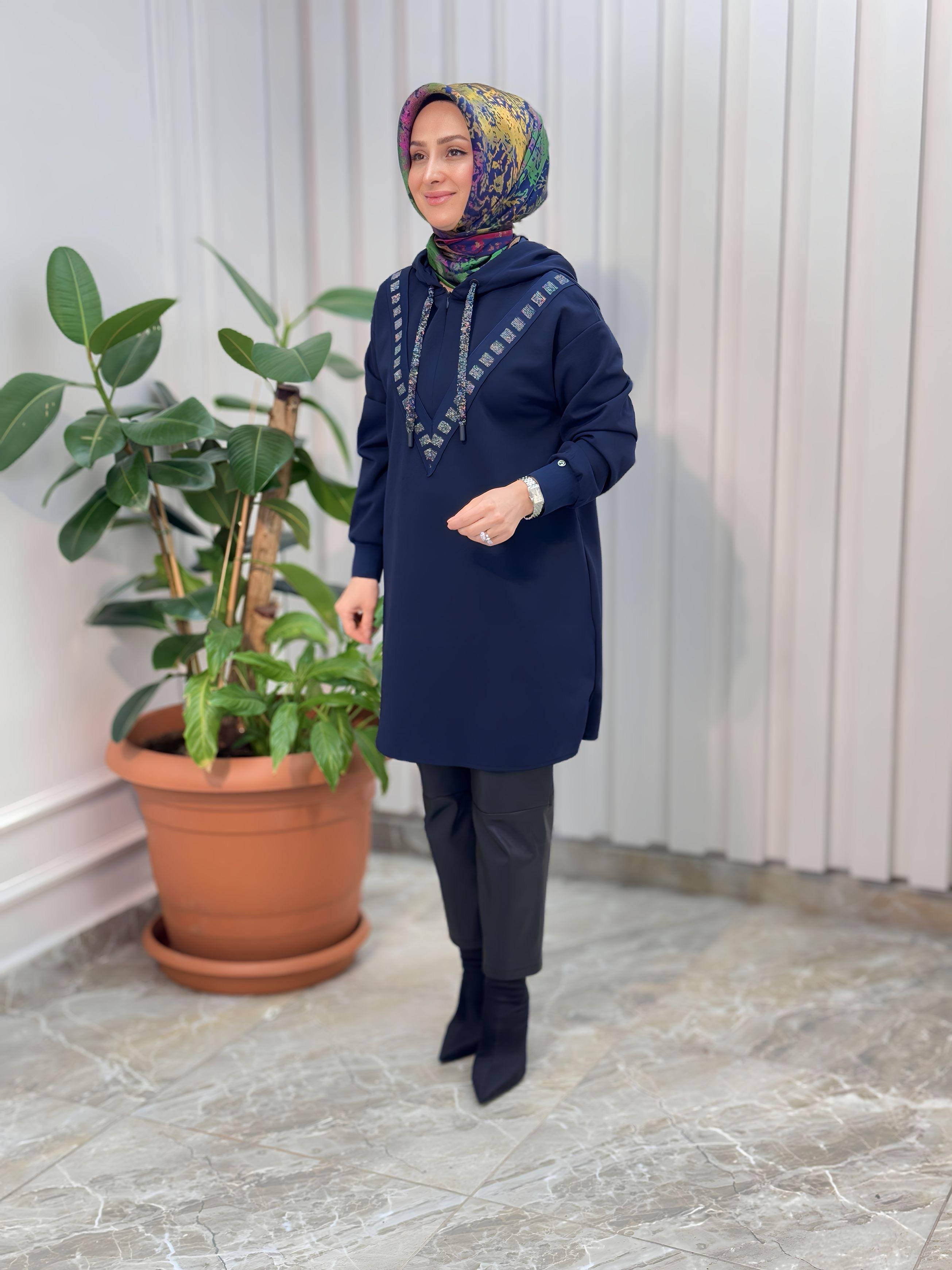ARMİNE TREND V DETAY KAPÜŞONLU TUNİK -24KT433