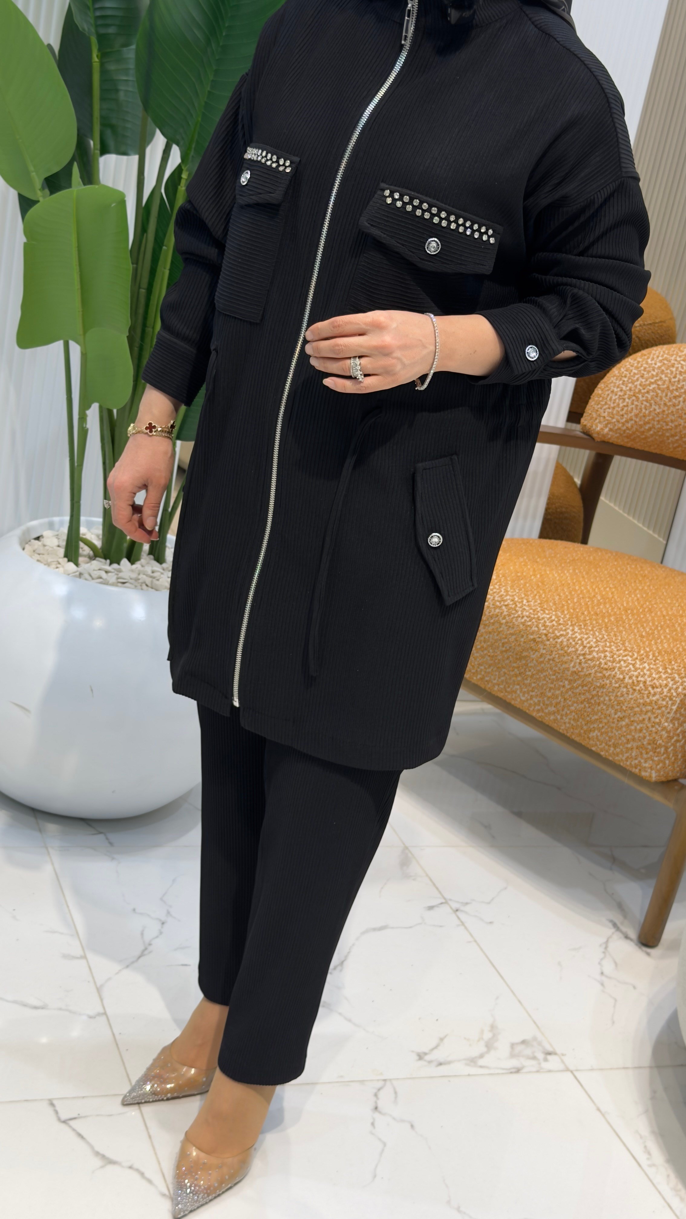 BELLİ CEP KAPAĞI İŞLEMELİ TAKIM SİYAH-25KD6025
