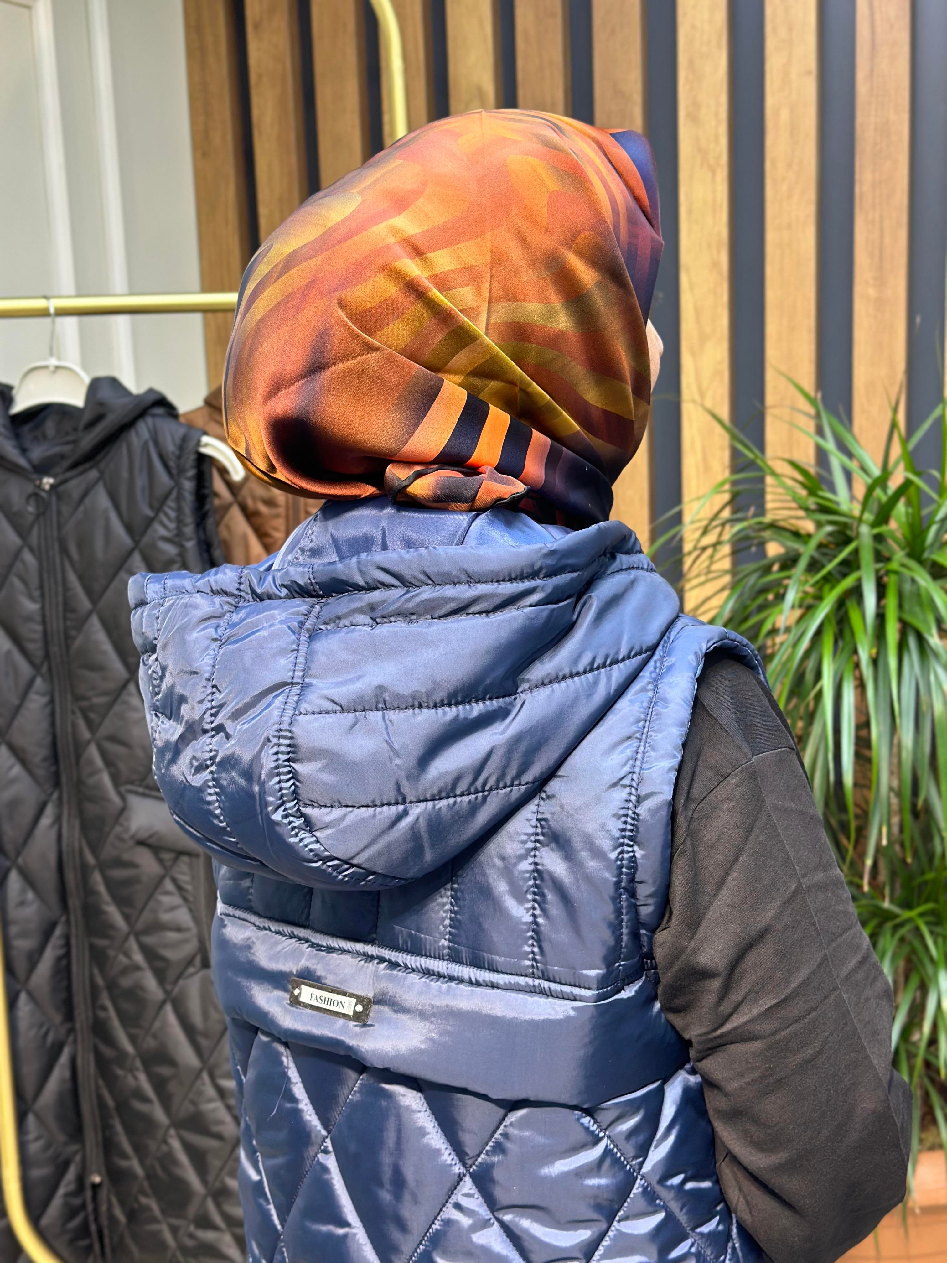 CEP DETAYLI KAPİTONE YELEK