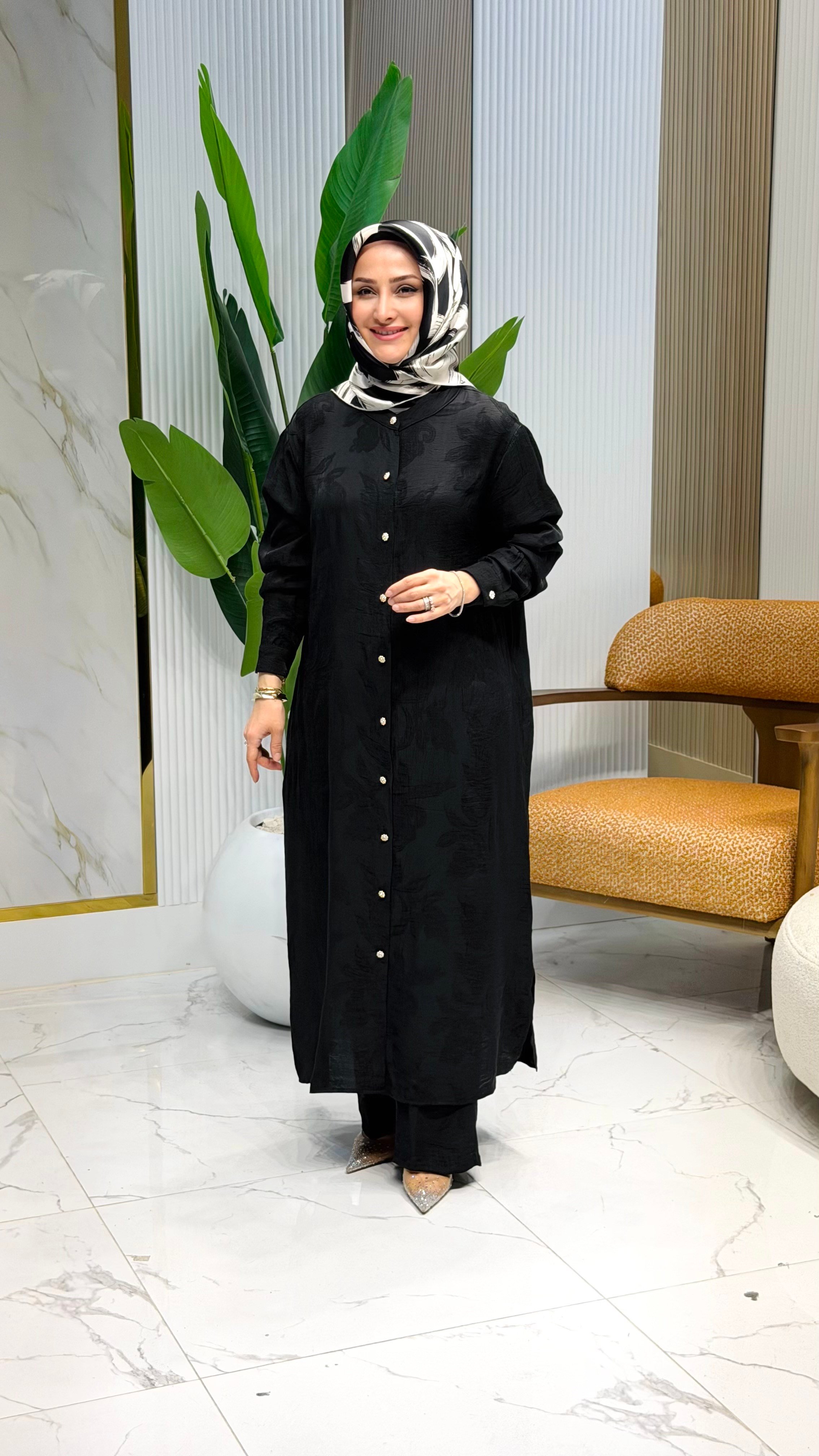 KADO 263264 KENDİNDEN DESENLİ ÖNÜ DÜĞMELİ UZUN TUNİK VE PANTOLON İKİLİ TAKIM SİYAH
