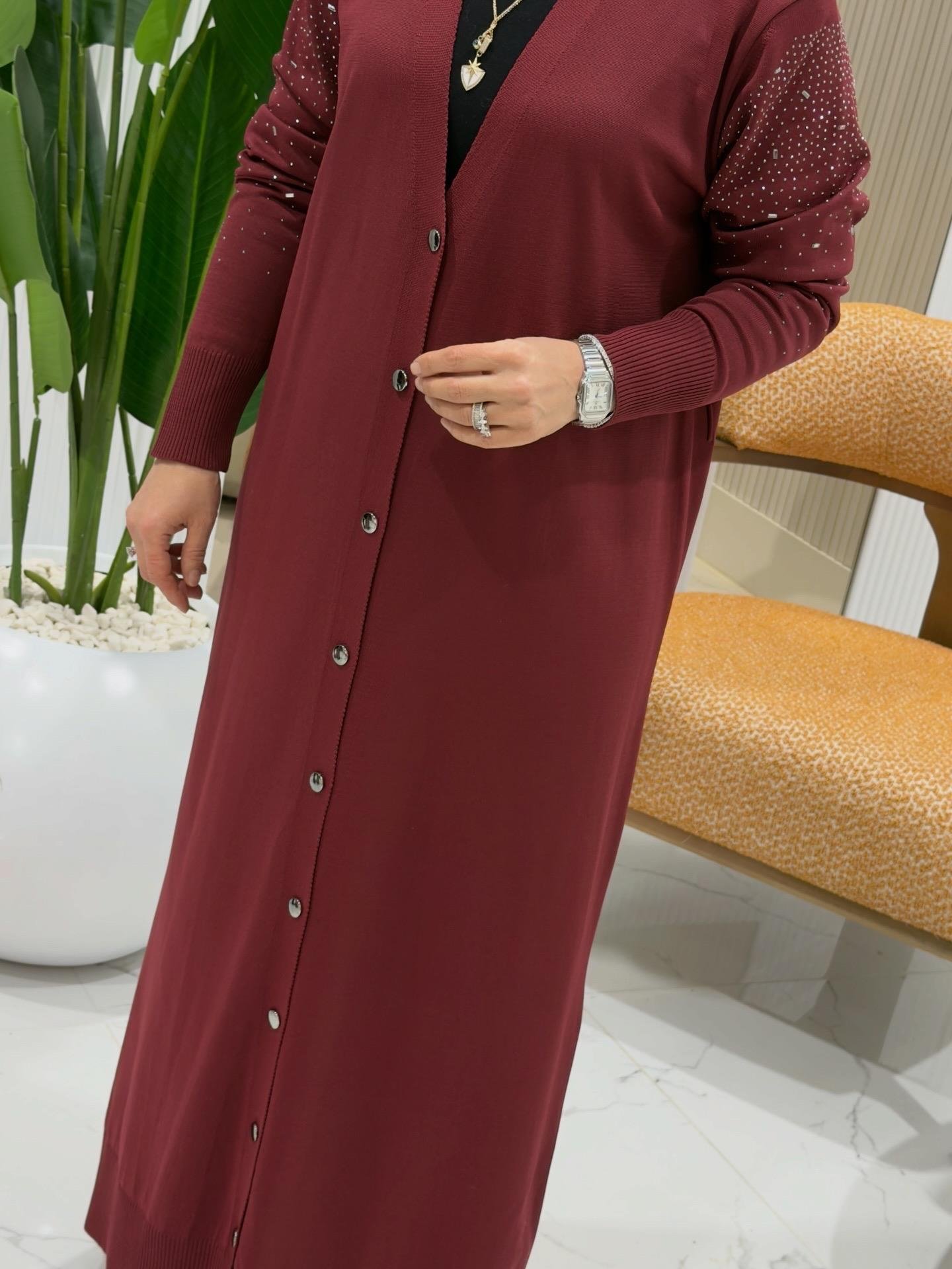 KADO ÖNÜ DÜĞMELİ KOLU TAŞ DETAYLI TRİKO HIRKA BORDO- 2725003