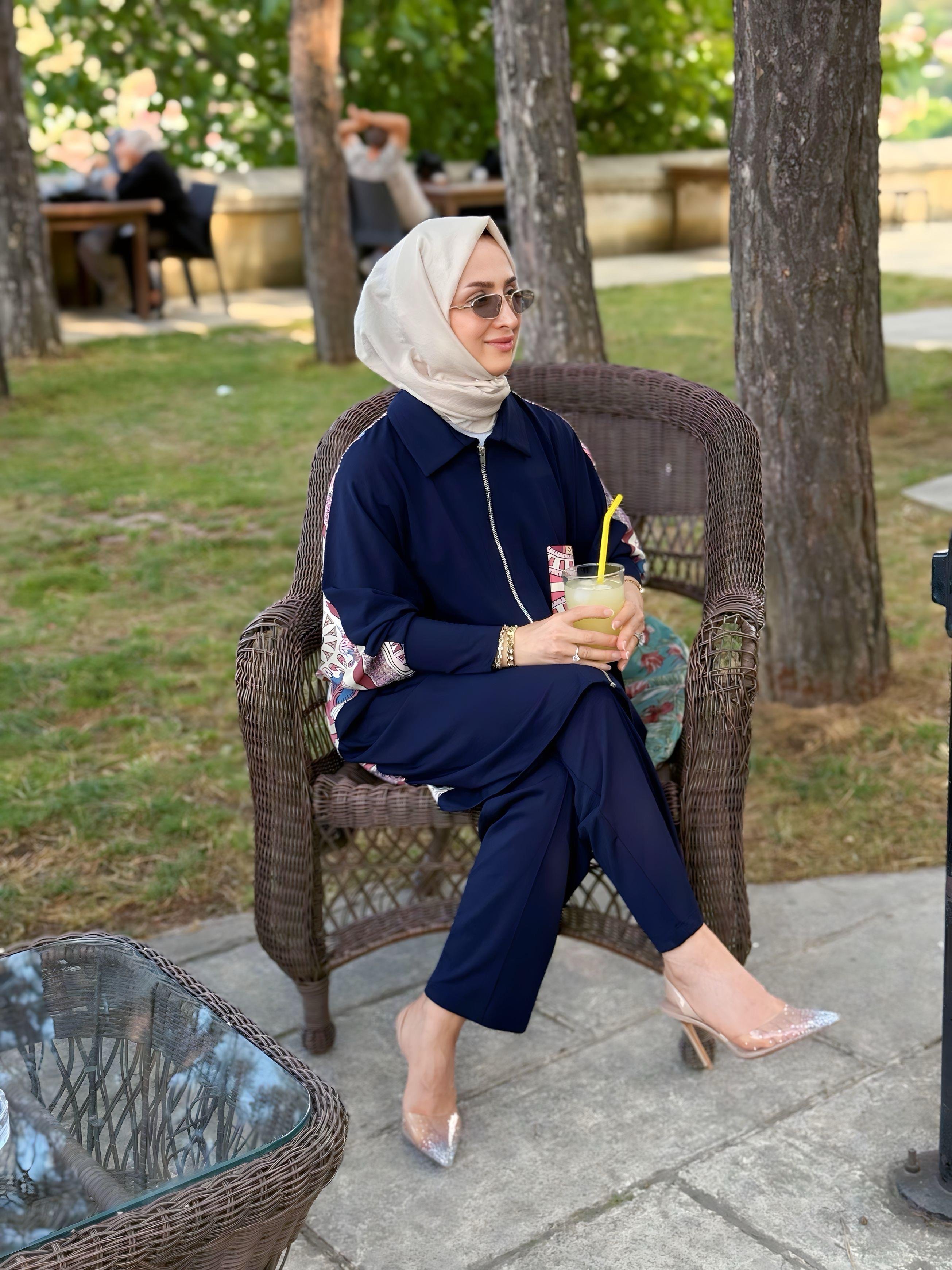 ÖNDEN FERMUARLI SIRTI EMPRİME DESENLİ PANTOLONLU TAKIM