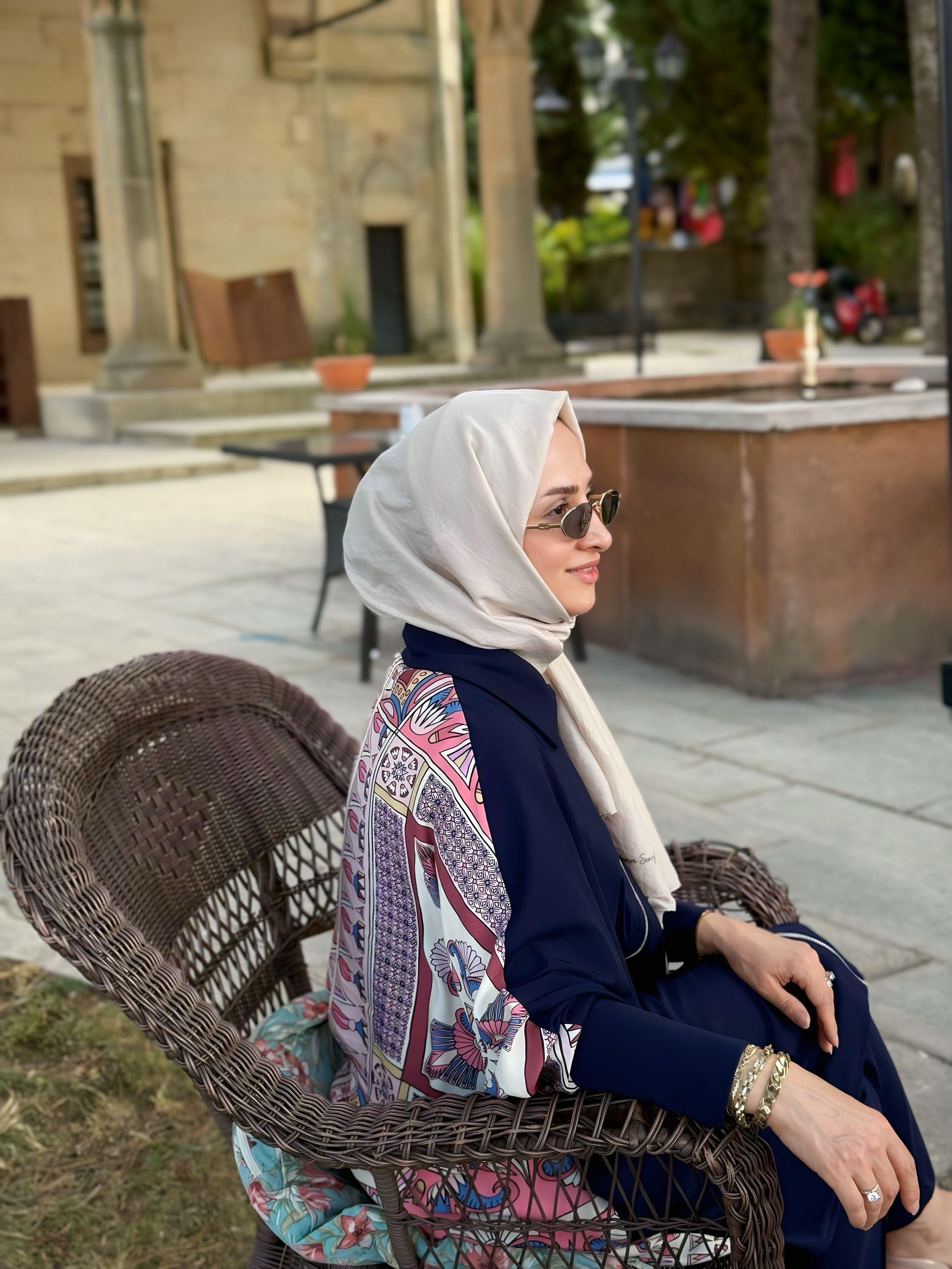 ÖNDEN FERMUARLI SIRTI EMPRİME DESENLİ PANTOLONLU TAKIM
