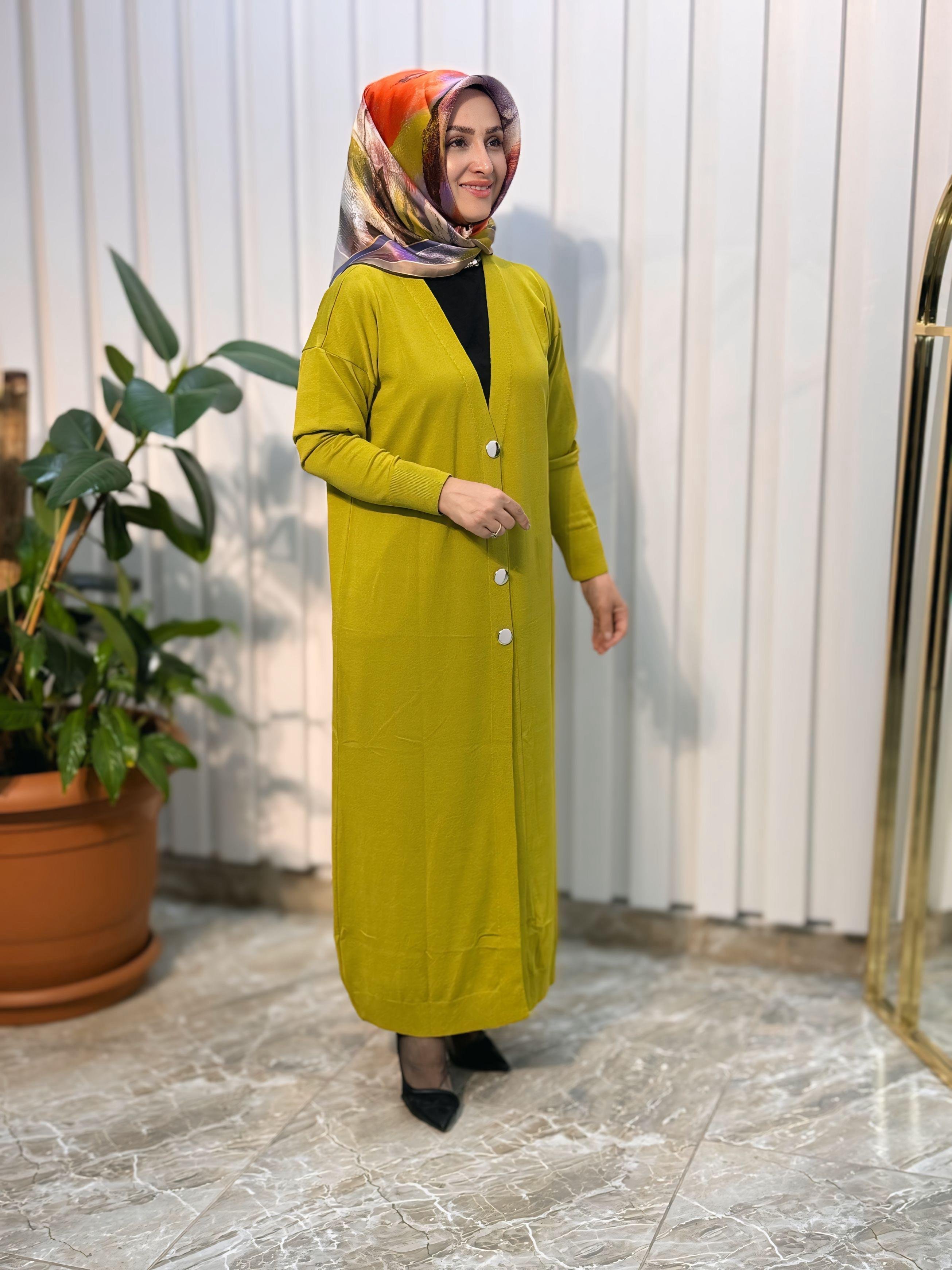 ÖNÜ DÜĞMELİ UZUN TRİKO HIRKA -9172
