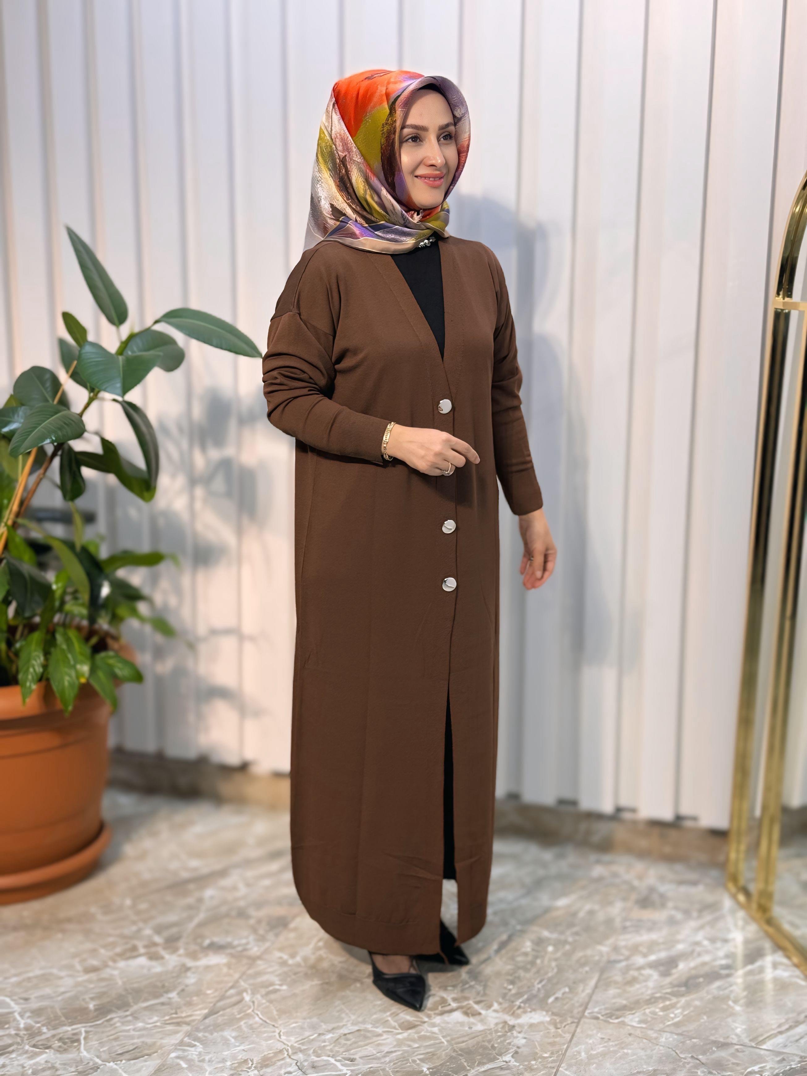 ÖNÜ DÜĞMELİ UZUN TRİKO HIRKA -9172
