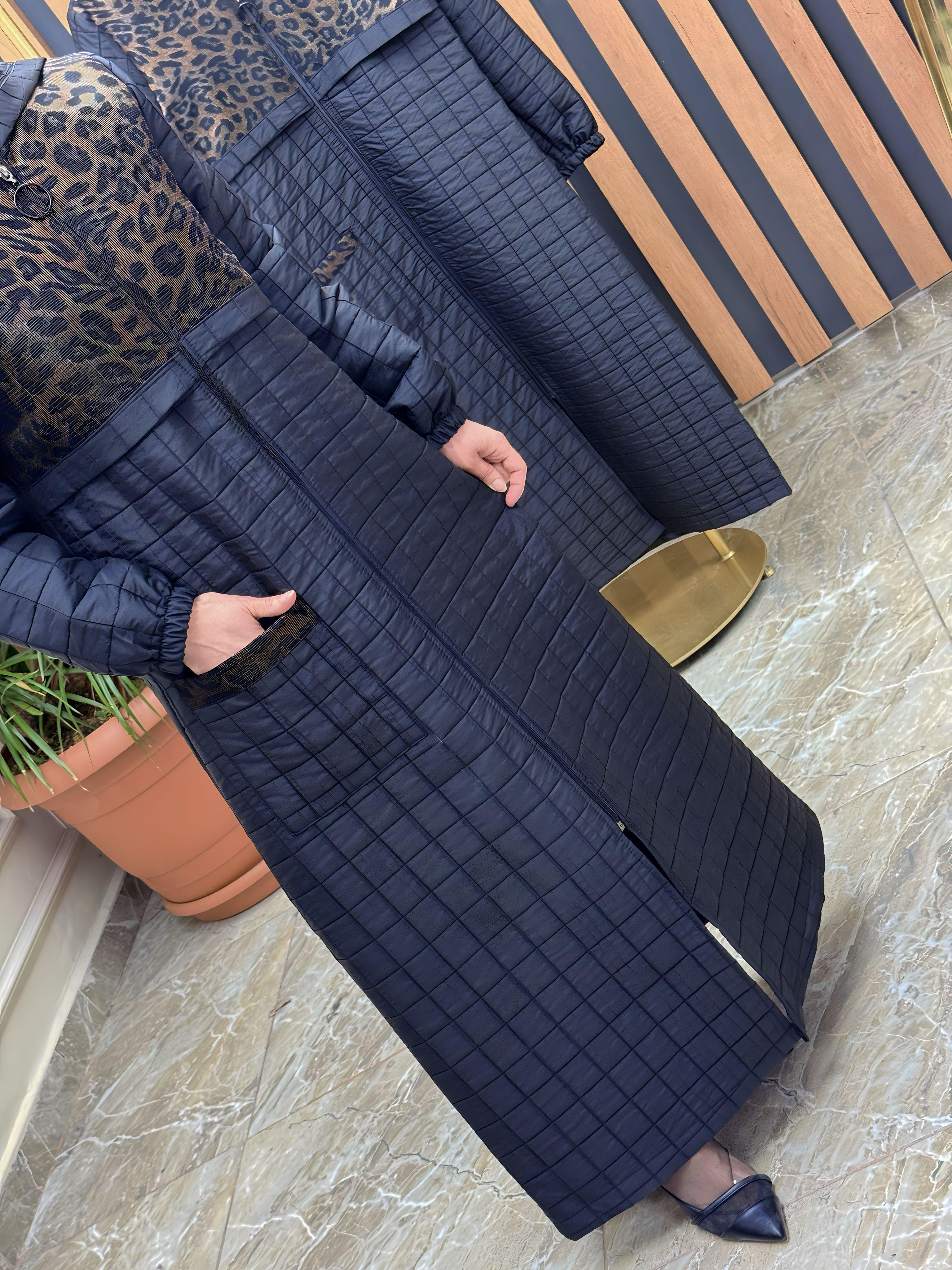 ÖNÜ LEOPAR DESENLİ CEPLİ KAPÜŞONLU KAP