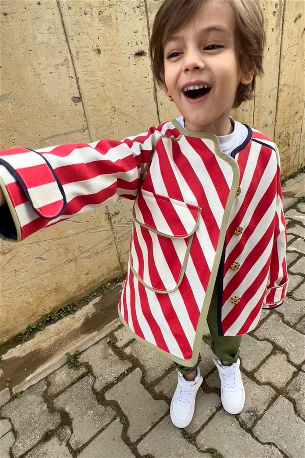 Çizgili Biye Detaylı Unisex Ceket