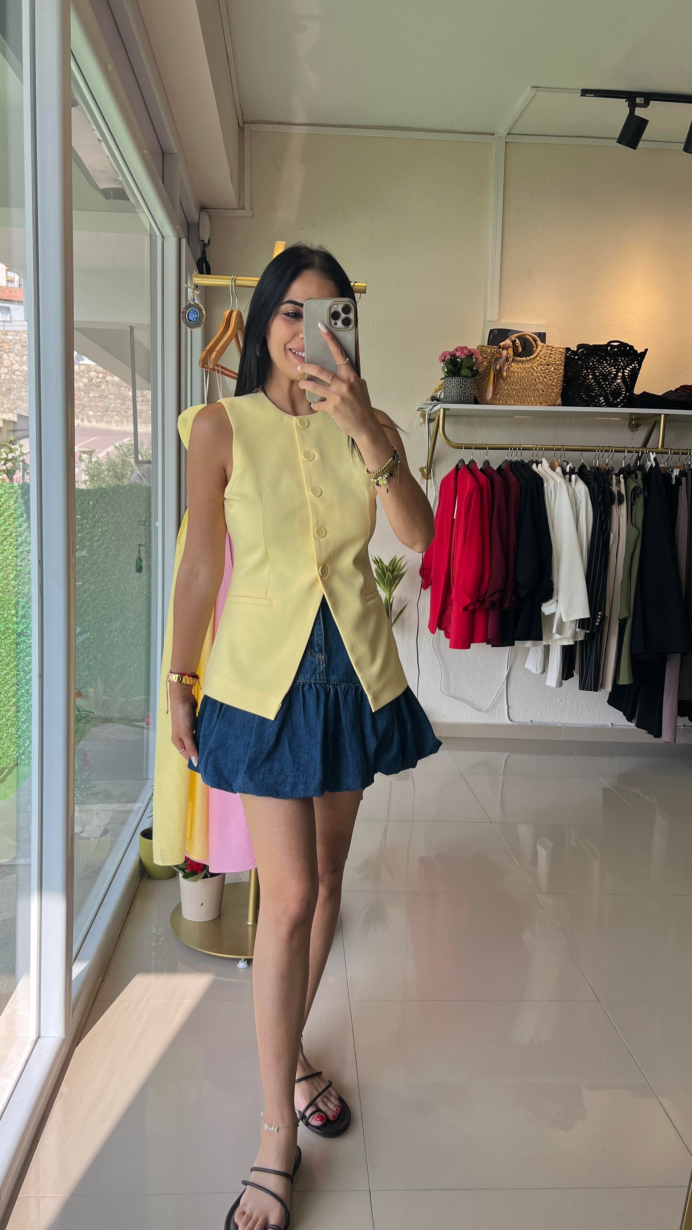 0004 ÖNÜ DÜĞMELİ YELEK BEBE SARI