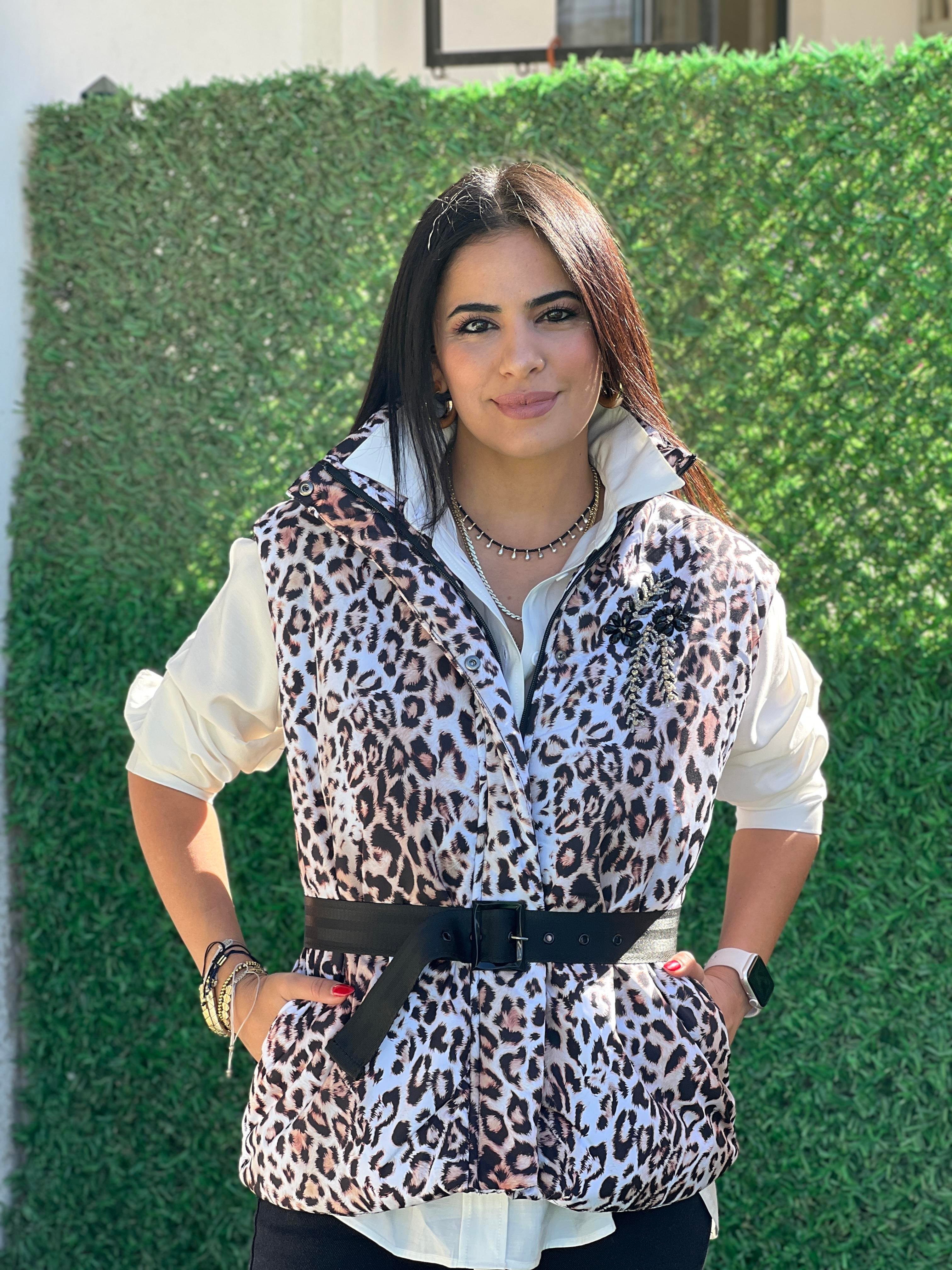 MARKA MODEL TAŞ İŞLEMELİ YELEK LEO DESEN