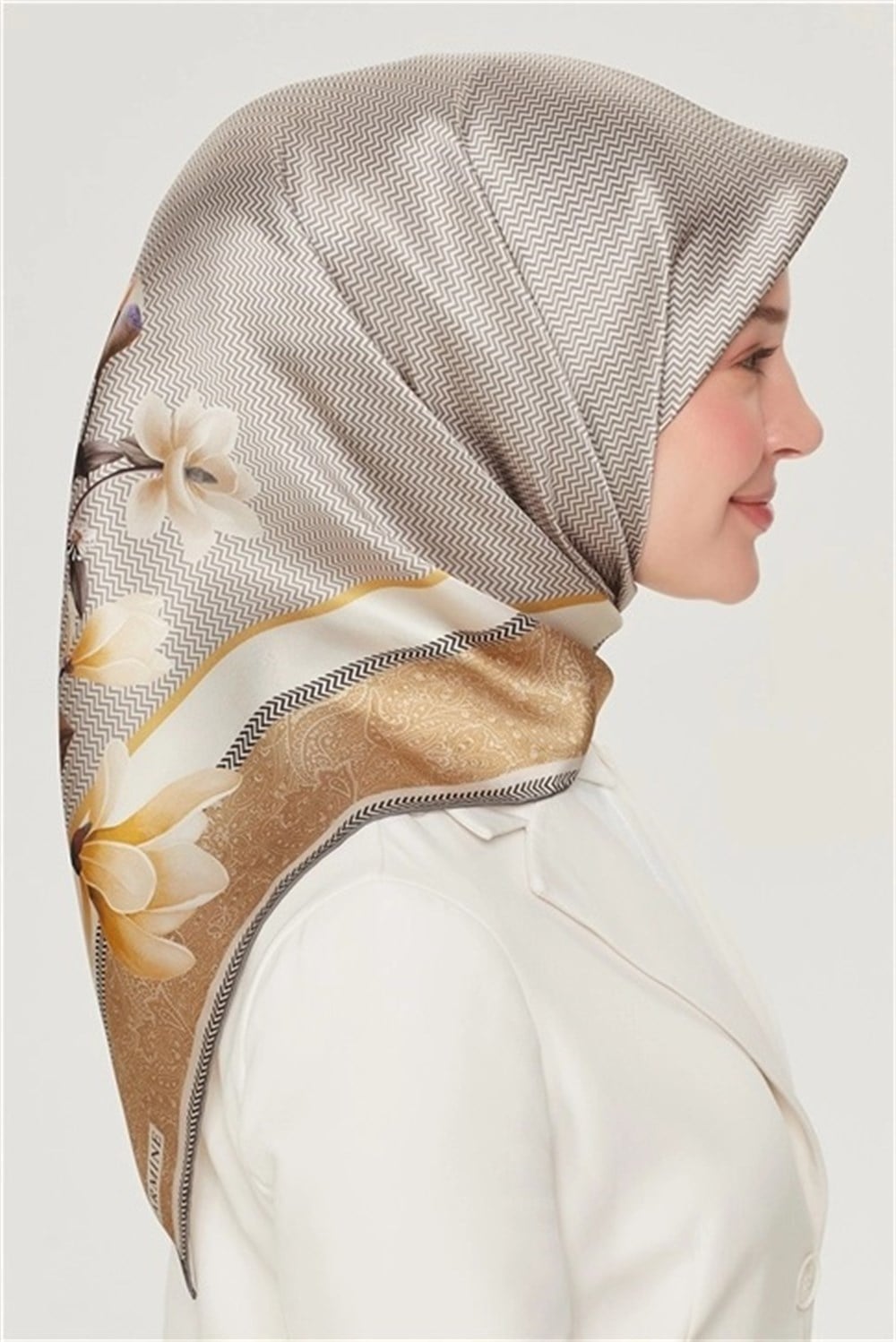 Armine İpek Eşarp 2021 İlkbahar-Yaz - 8532D 83 - Sura - Manolya Modeli