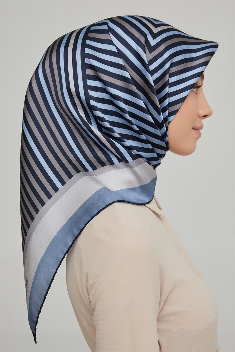 Armine İpek Eşarp 2021/2022 Sonbahar Kış - 8633D-01 - Sura