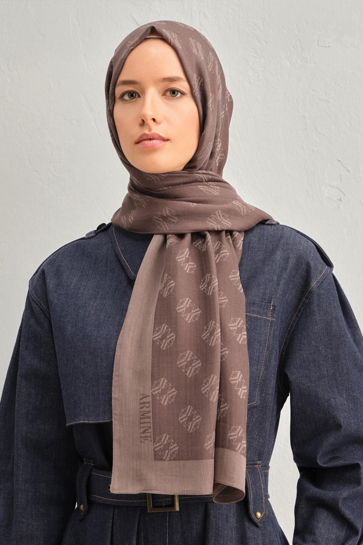 Armine Tensel İpek Şal 1 - Minimal Monogram Desen - 32105 - Kahverengi