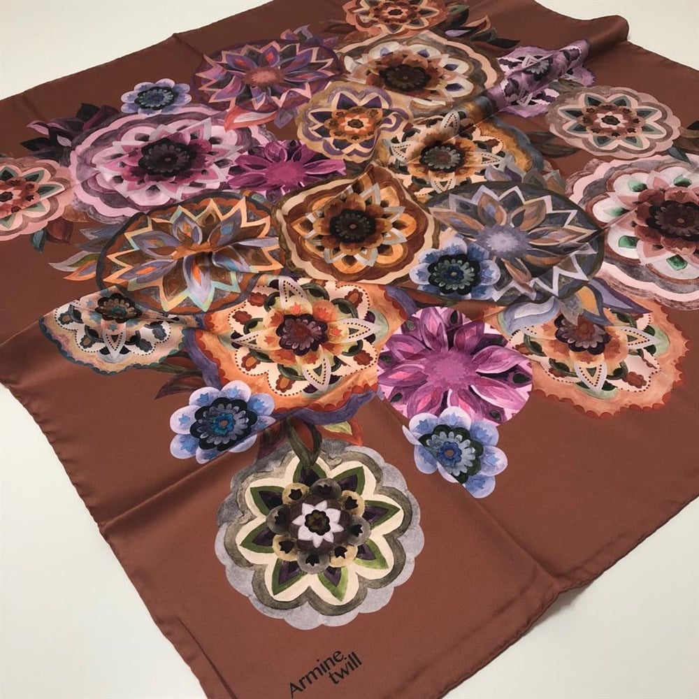 Armine Twill Eşarp - 1037P 33 - Etnik Çiçek Deseni - Tarçın