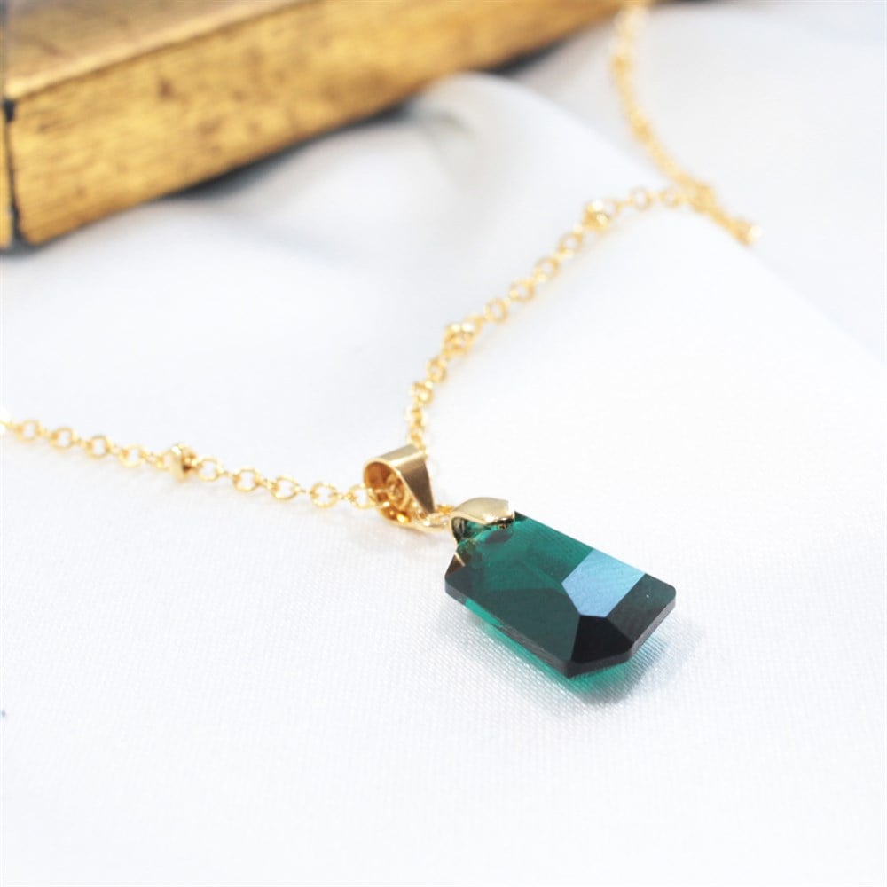 Swarovski Kristalli Zümrüt Yeşili Asimetrik Kolye - VK252