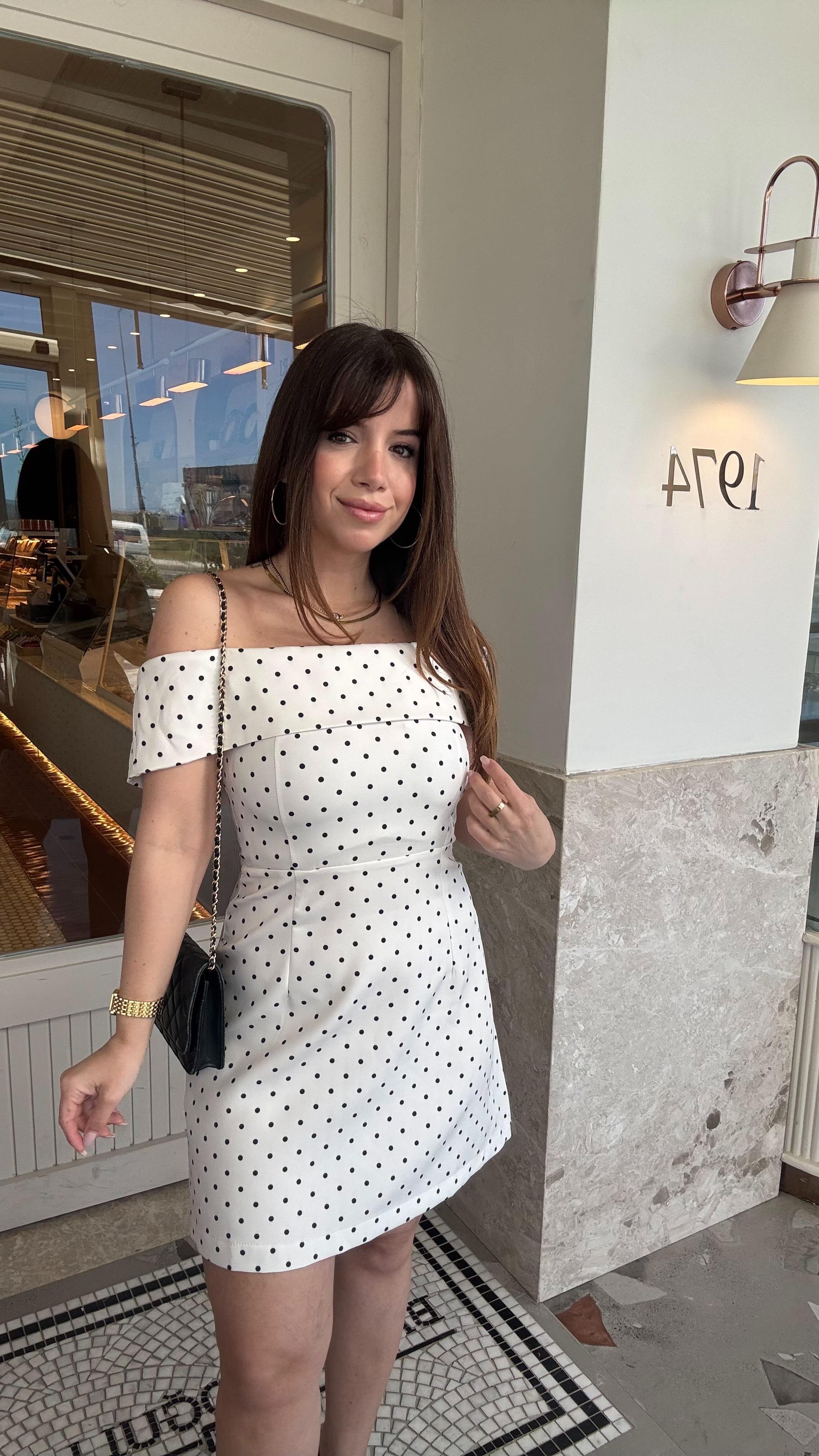 49161 Beyaz Puantiyeli Madonna Yaka Mini Elbise