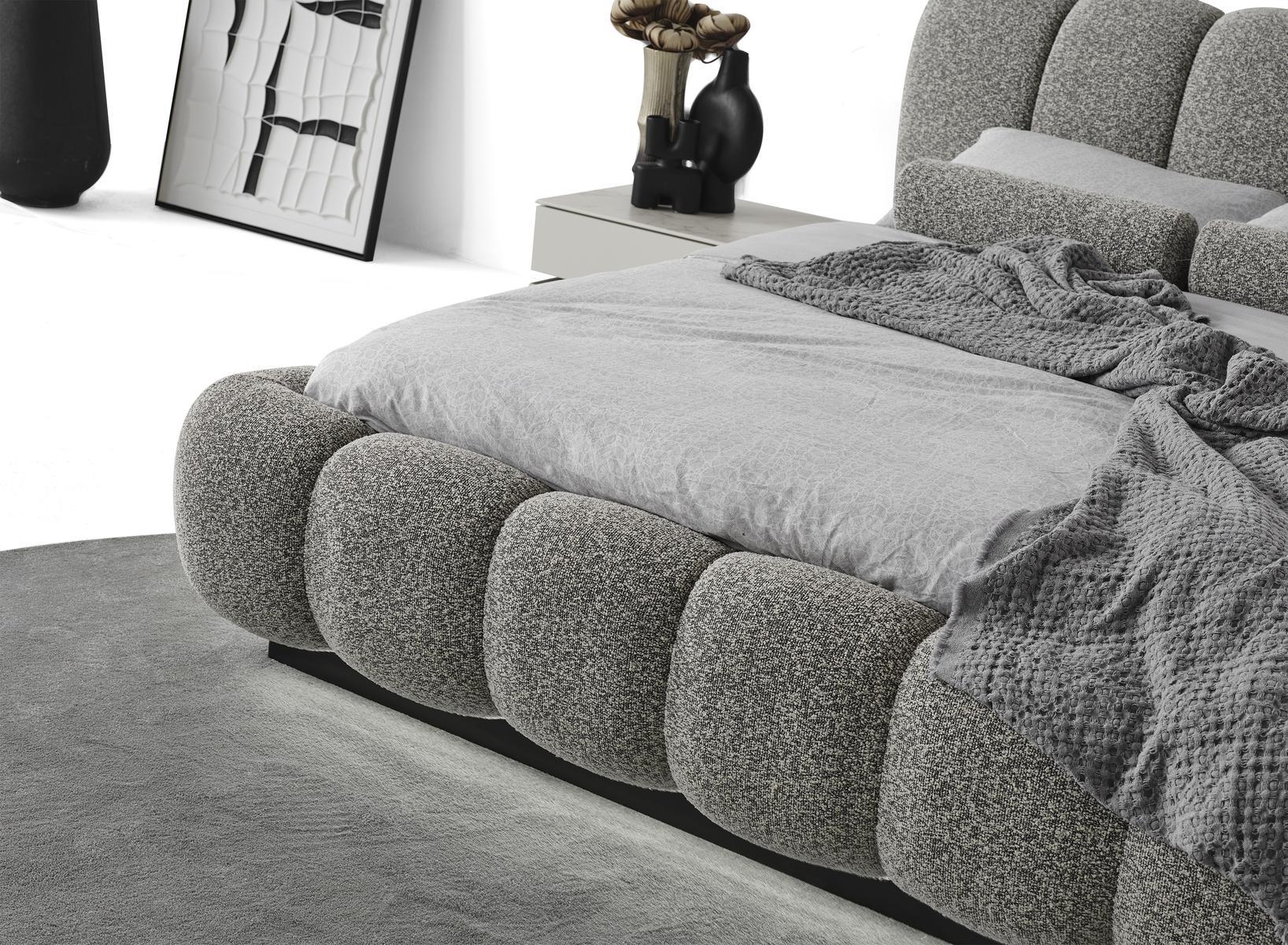 ASHLEY YATAK ODASI TAKIMI