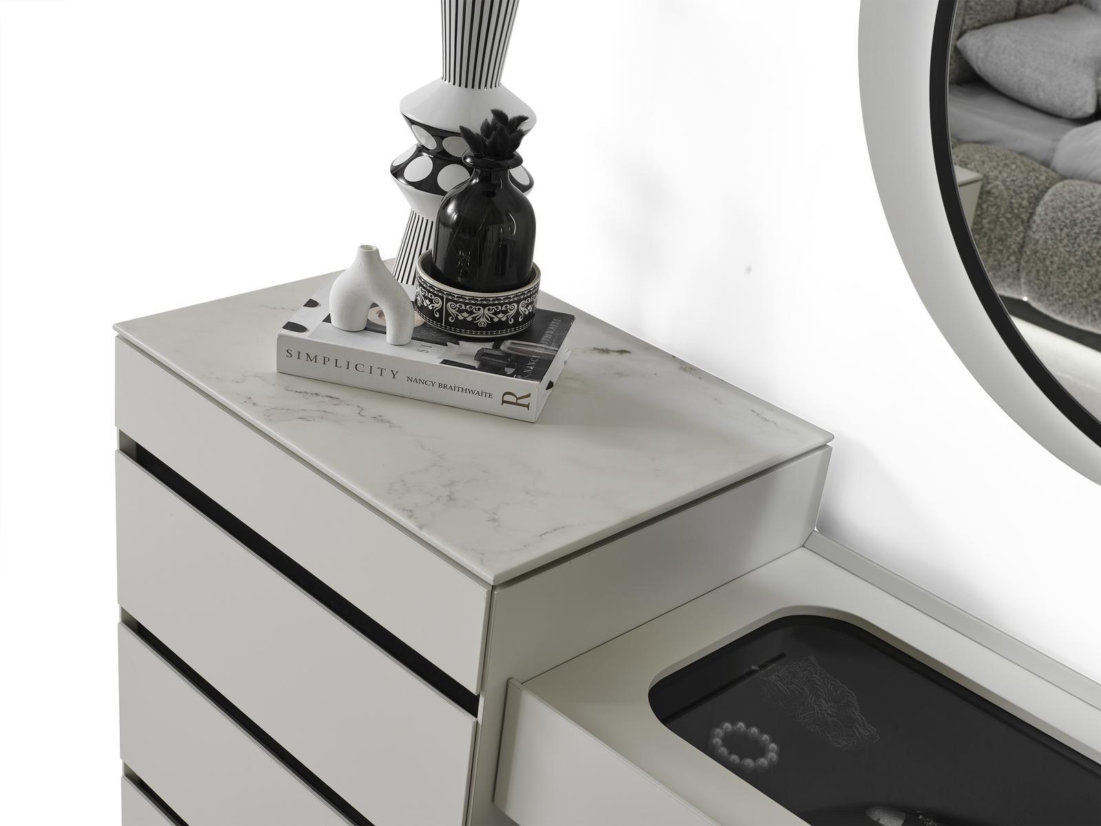 ASHLEY YATAK ODASI TAKIMI