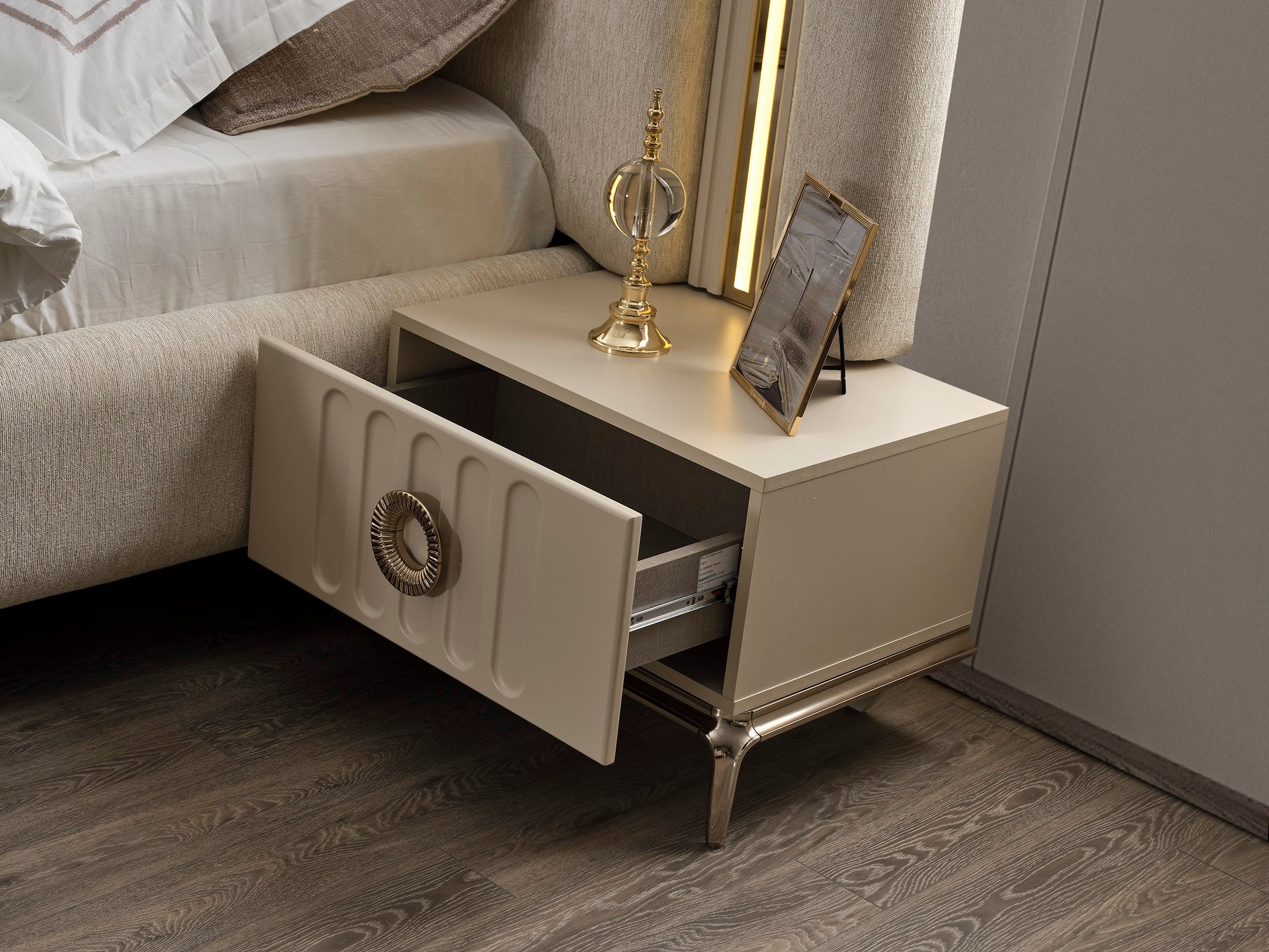 DELÜX YATAK ODASI TAKIMI