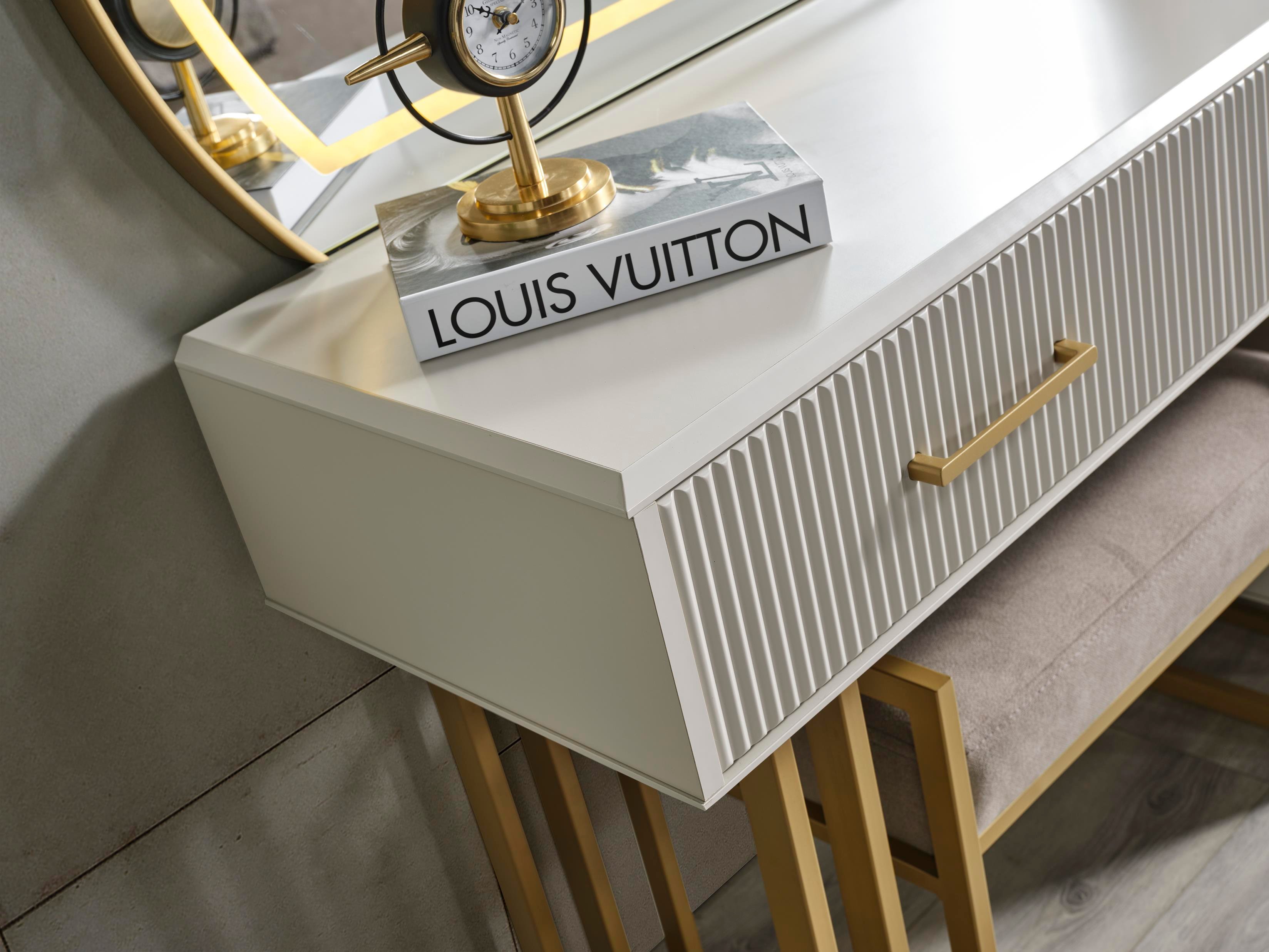 GOLD BLACK LİNE ŞİFONYER