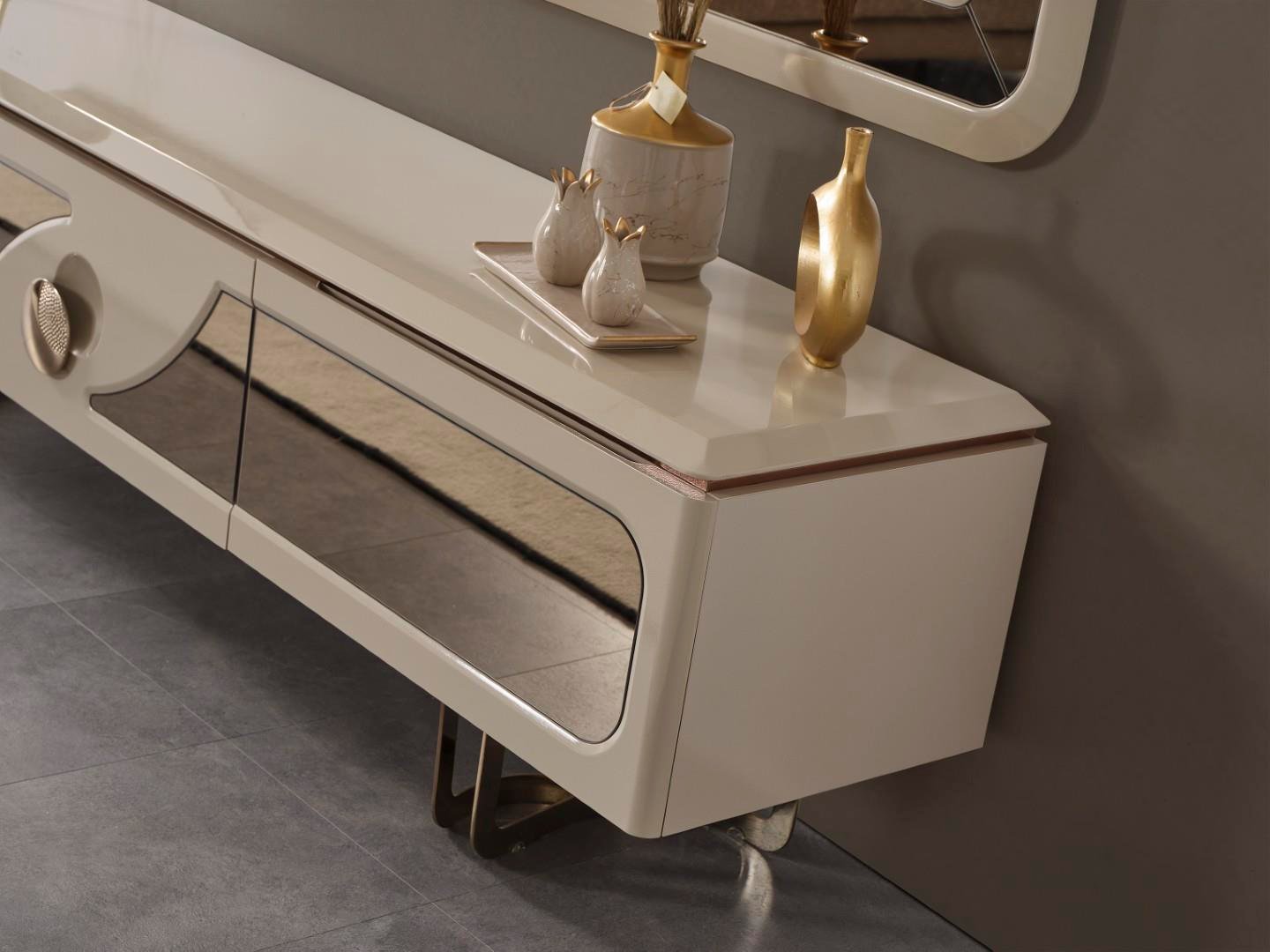 GUCCİ DUVAR ÜNİTESİ