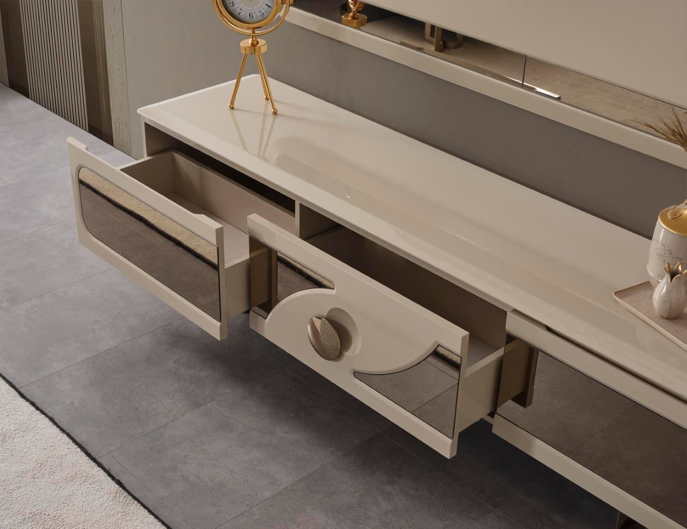 GUCCİ DUVAR ÜNİTESİ