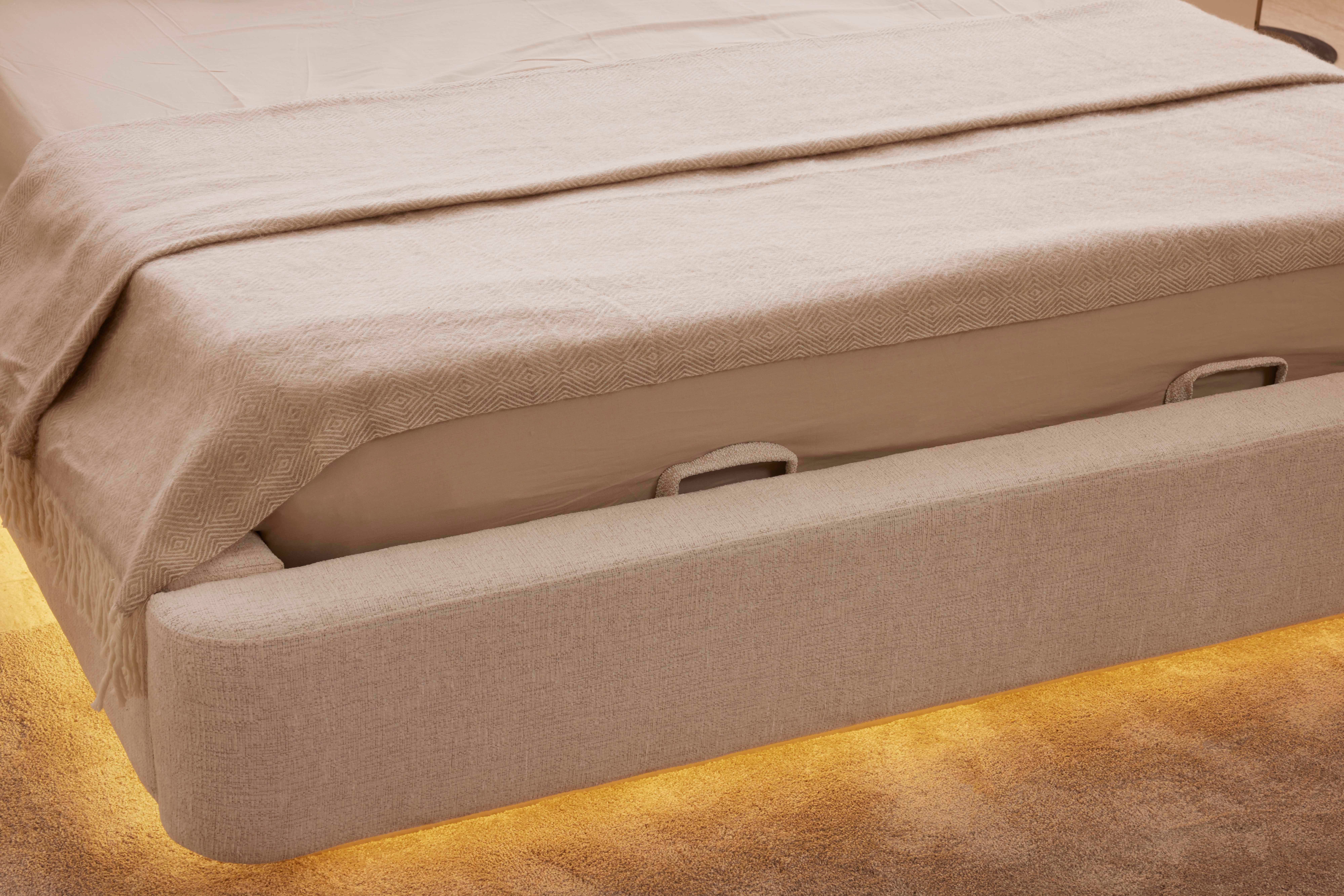 HELEN YATAK ODASI TAKIMI